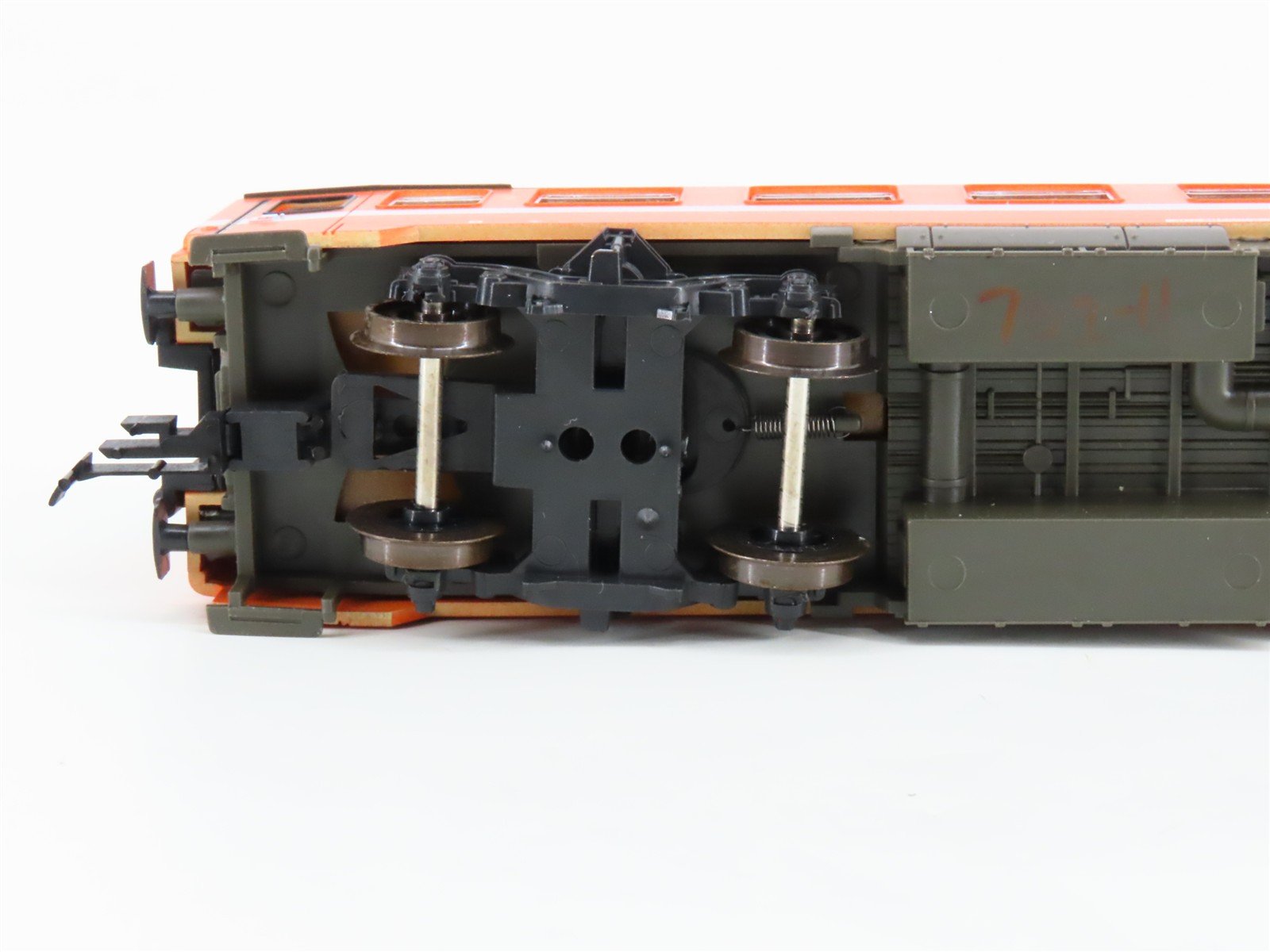HO Scale Roco 4237D SNCB Belgian National 2nd Class Passenger Car #605-7