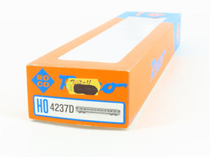 HO Scale Roco 4237D SNCB Belgian National 2nd Class Passenger Car #605-7
