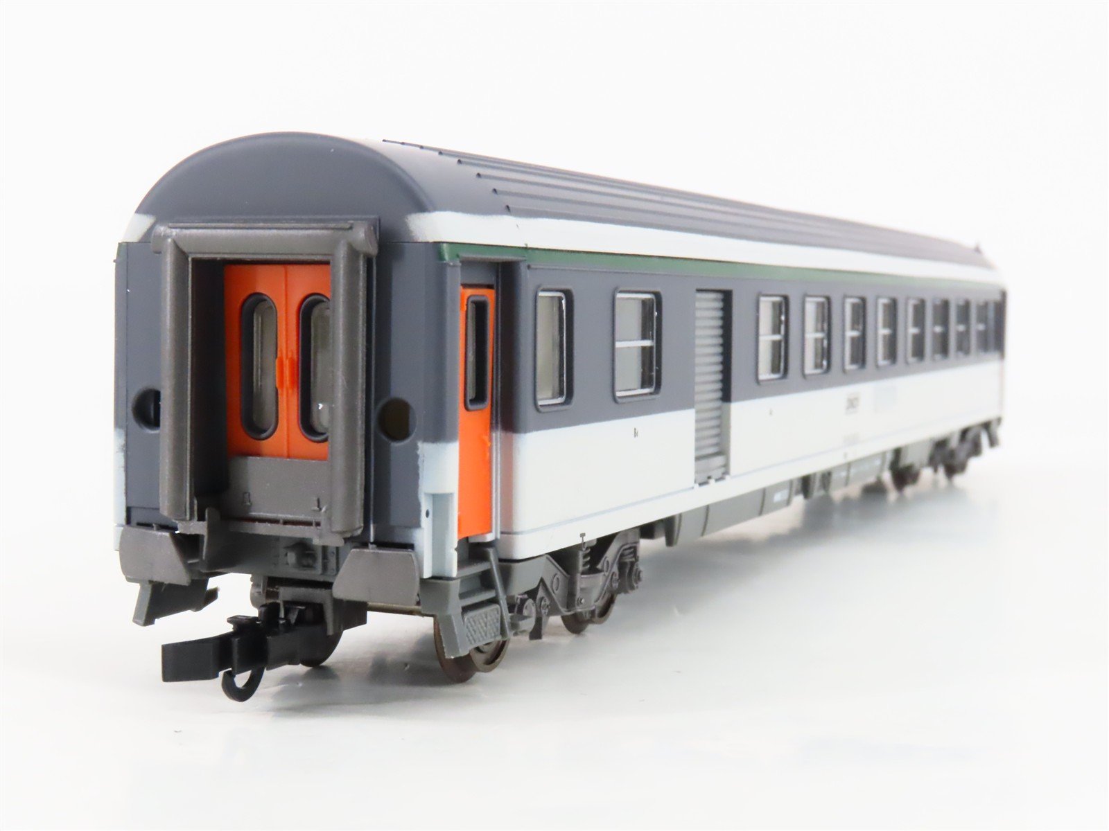 HO Scale Roco 4223A SNCF French National 2nd Class Passenger Car #267-5