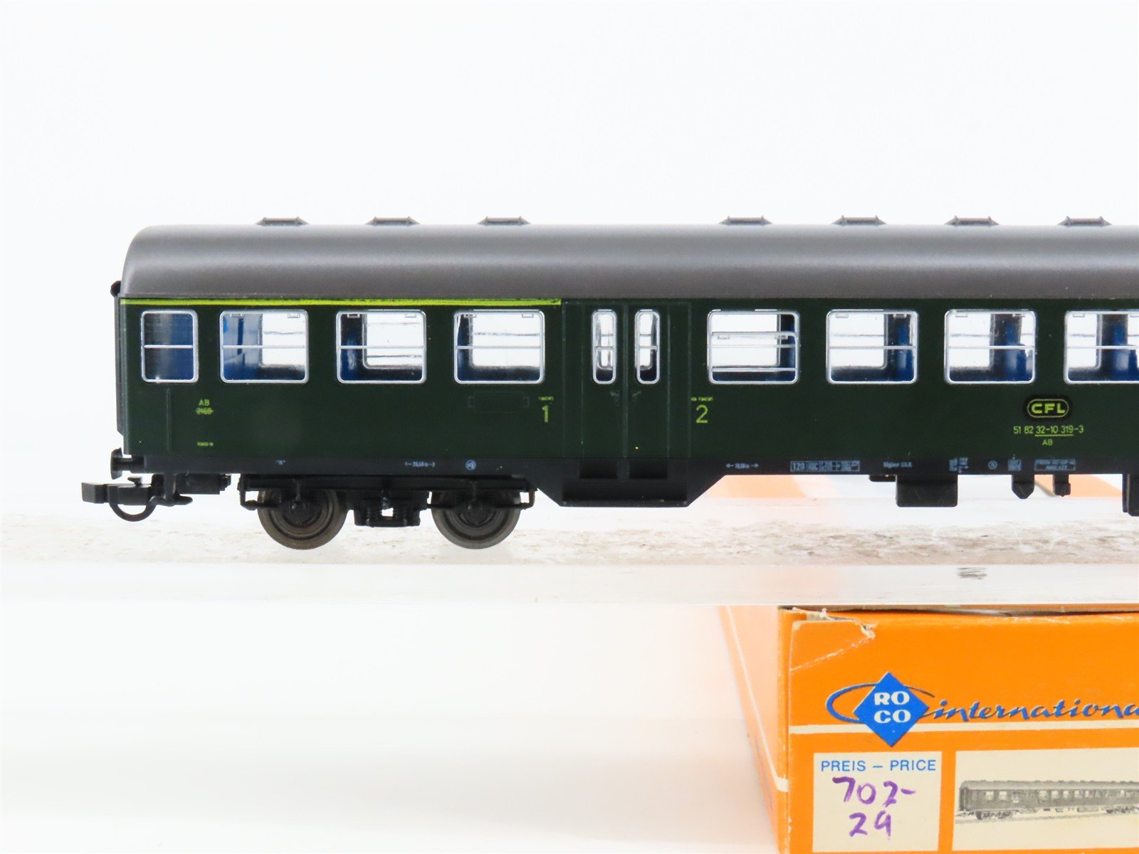 HO Scale Roco 4286 CFL Luxembourg National 1/2 Class Passenger Car #319-3