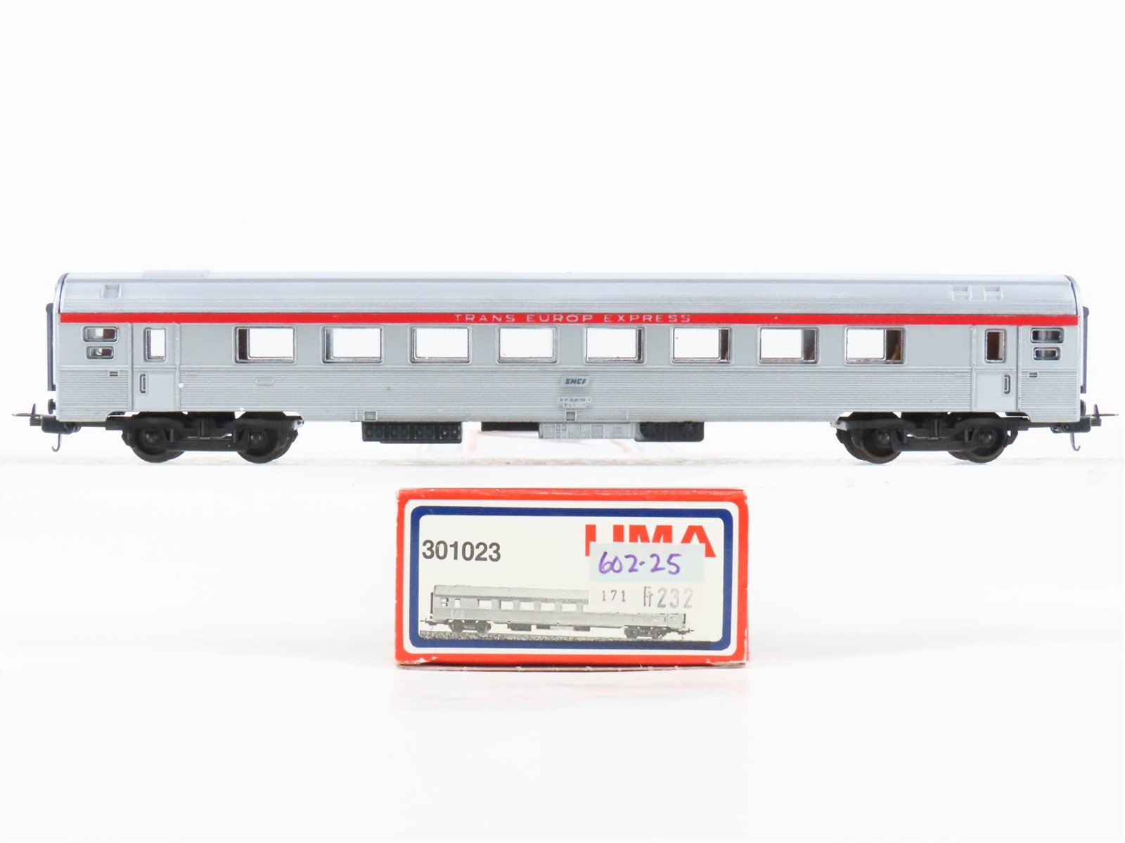 HO Scale Lima 301023 SNCF Trans Europ Express Coach Passenger Car #940-0