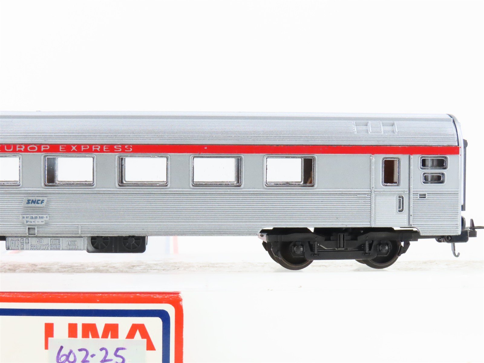HO Scale Lima 301023 SNCF Trans Europ Express Coach Passenger Car #940-0