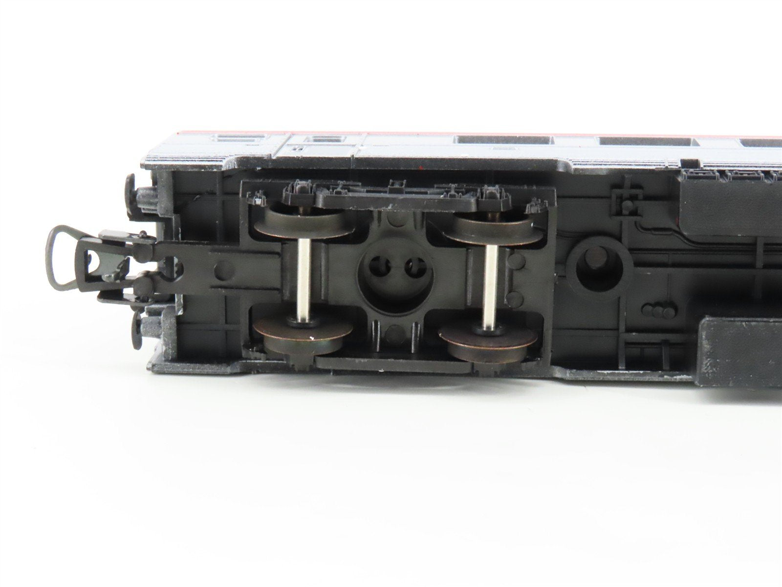 HO Scale Lima 301023 SNCF Trans Europ Express Coach Passenger Car #940-0