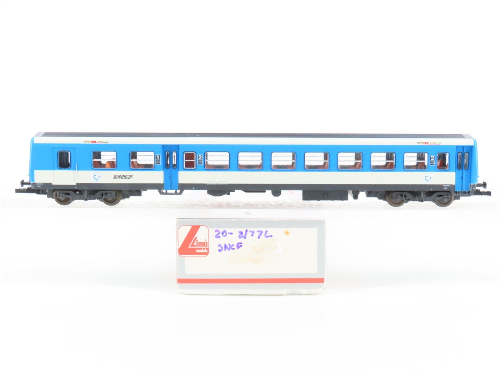 HO Scale Lima 20-8/77L SNCF French National 2nd Class Passenger Car