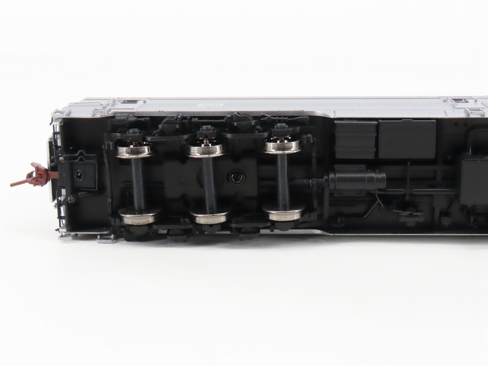 HO Scale Rapido 132004 NH New Haven Pullman Dining Passenger Car 