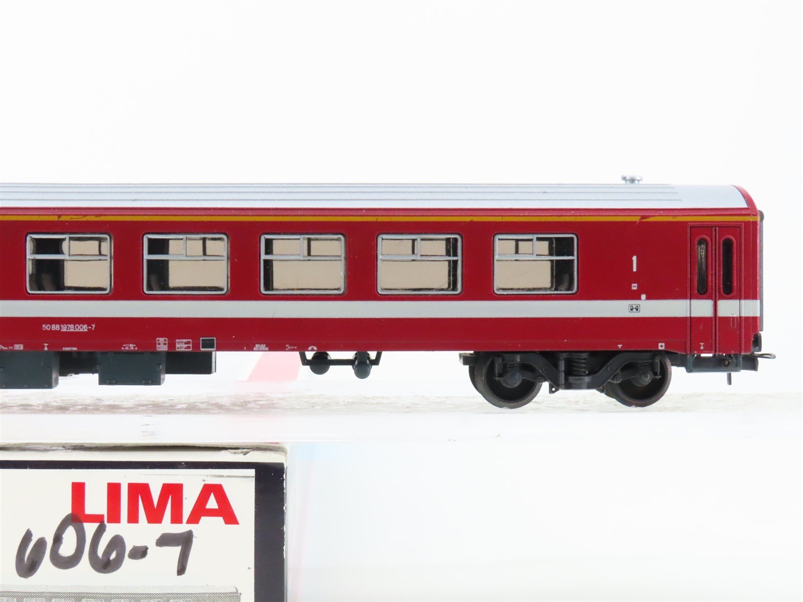 HO Scale Lima 309134 SNCB Belgian National 1st Class Passenger Car #006-7