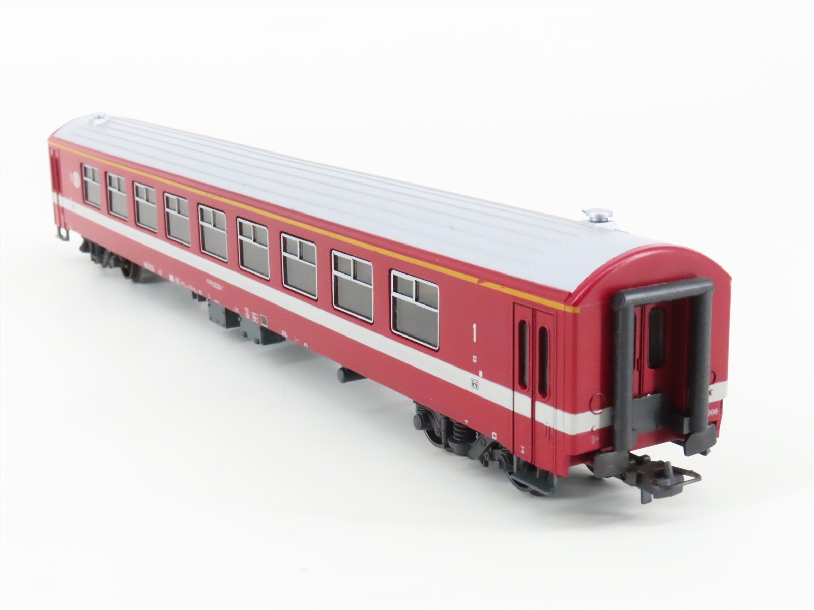 HO Scale Lima 309134 SNCB Belgian National 1st Class Passenger Car #006-7