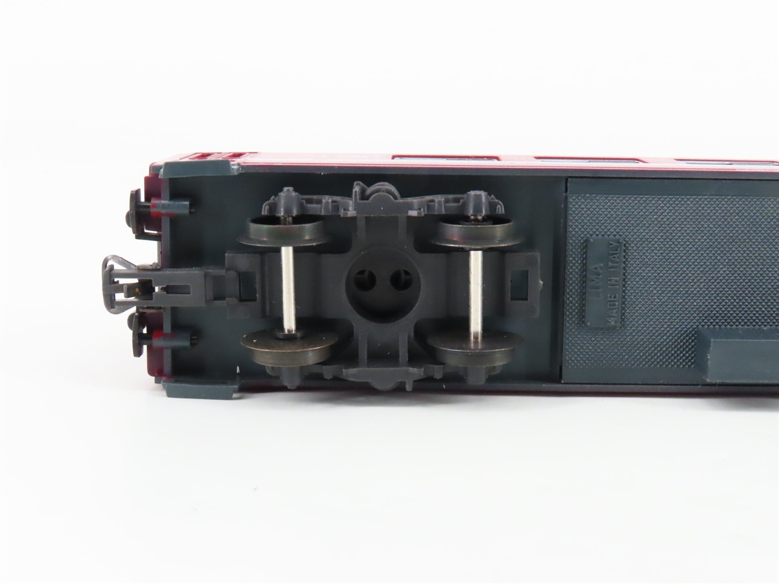 HO Scale Lima 309134 SNCB Belgian National 1st Class Passenger Car #006-7