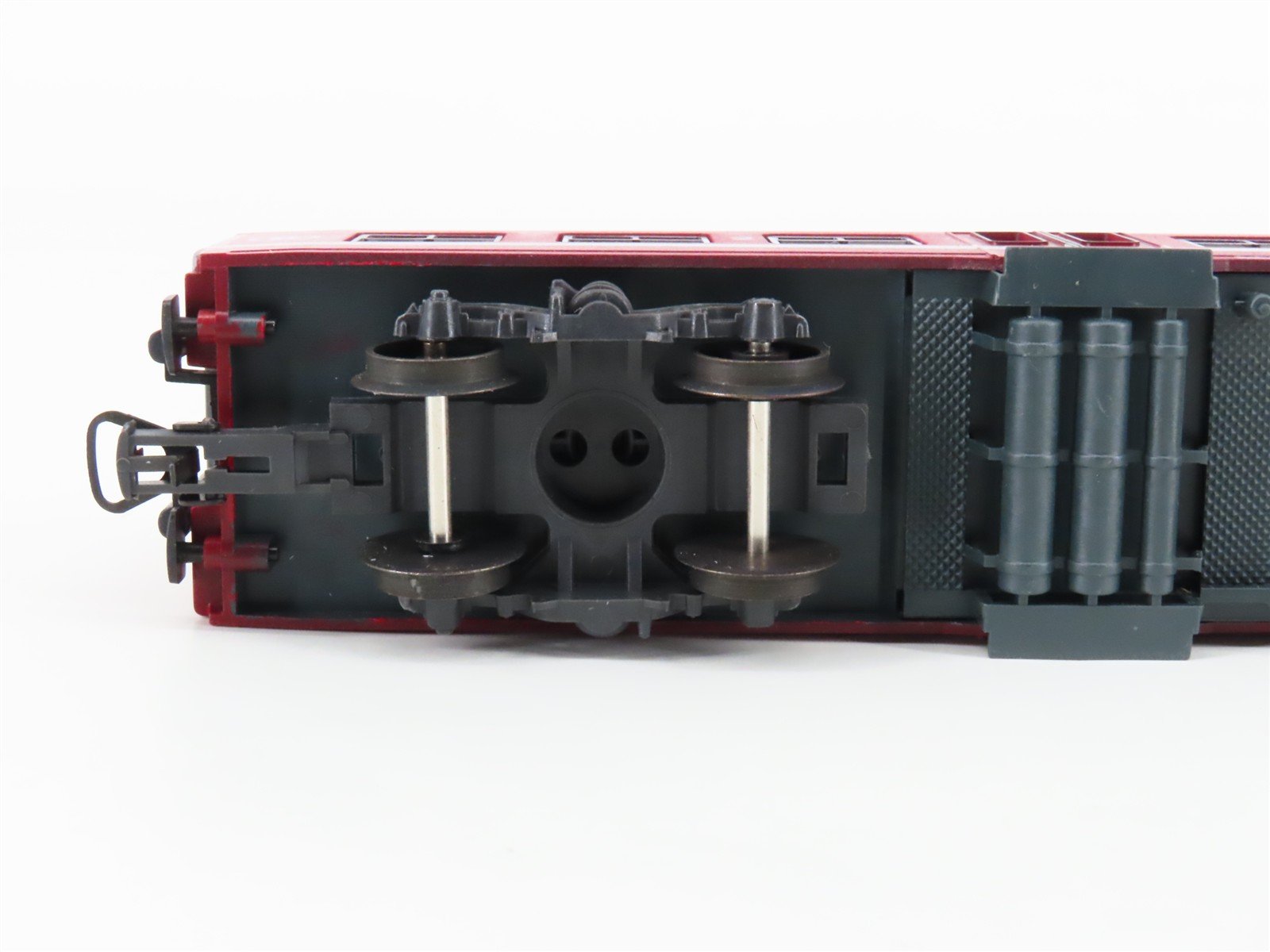 HO Scale Lima 309132 SNCB Belgian National 2nd Class Passenger Car #345-6