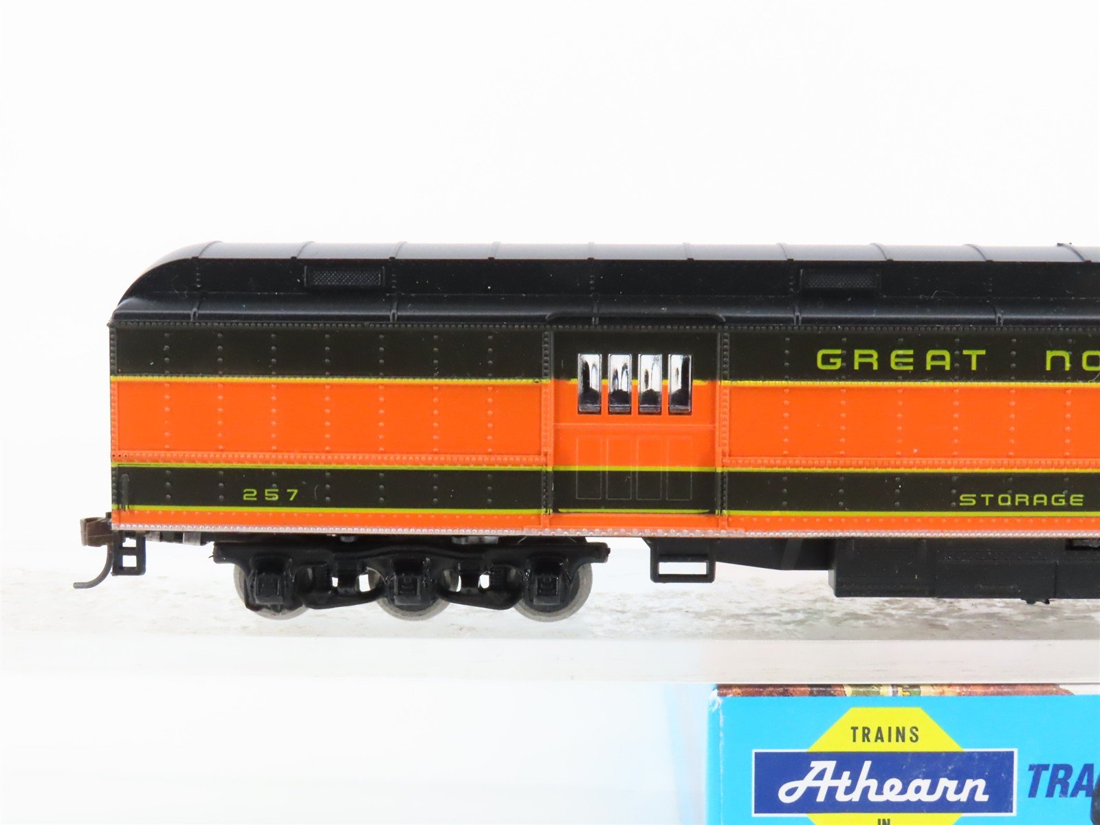 HO Scale Athearn 2403 GN Great Northern RPO Passenger Car #30