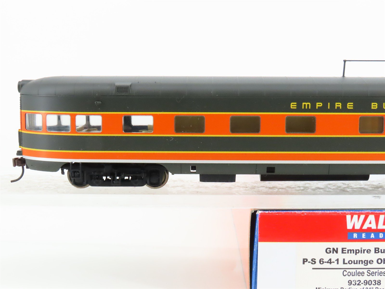 HO Scale Walthers 932-9038 GN Empire Builder Lounge-Obs Passenger Car