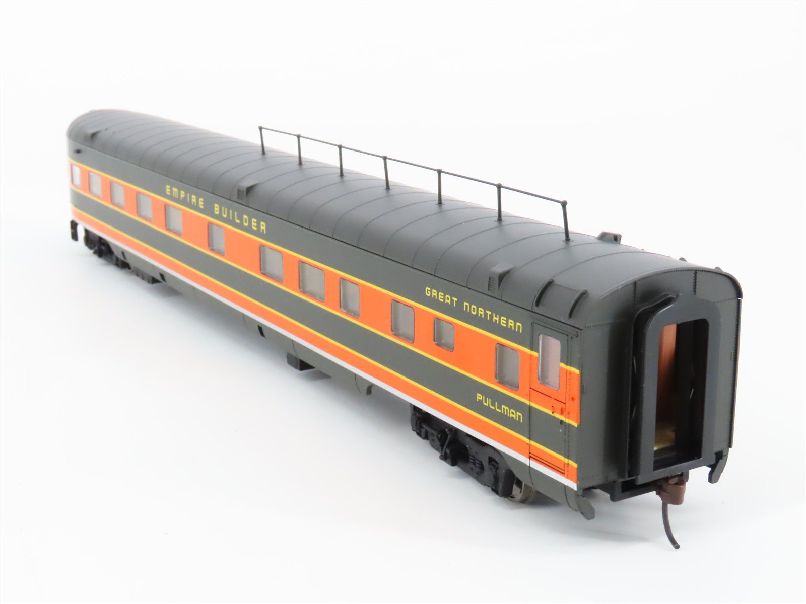 HO Scale Walthers 932-9038 GN Empire Builder Lounge-Obs Passenger Car