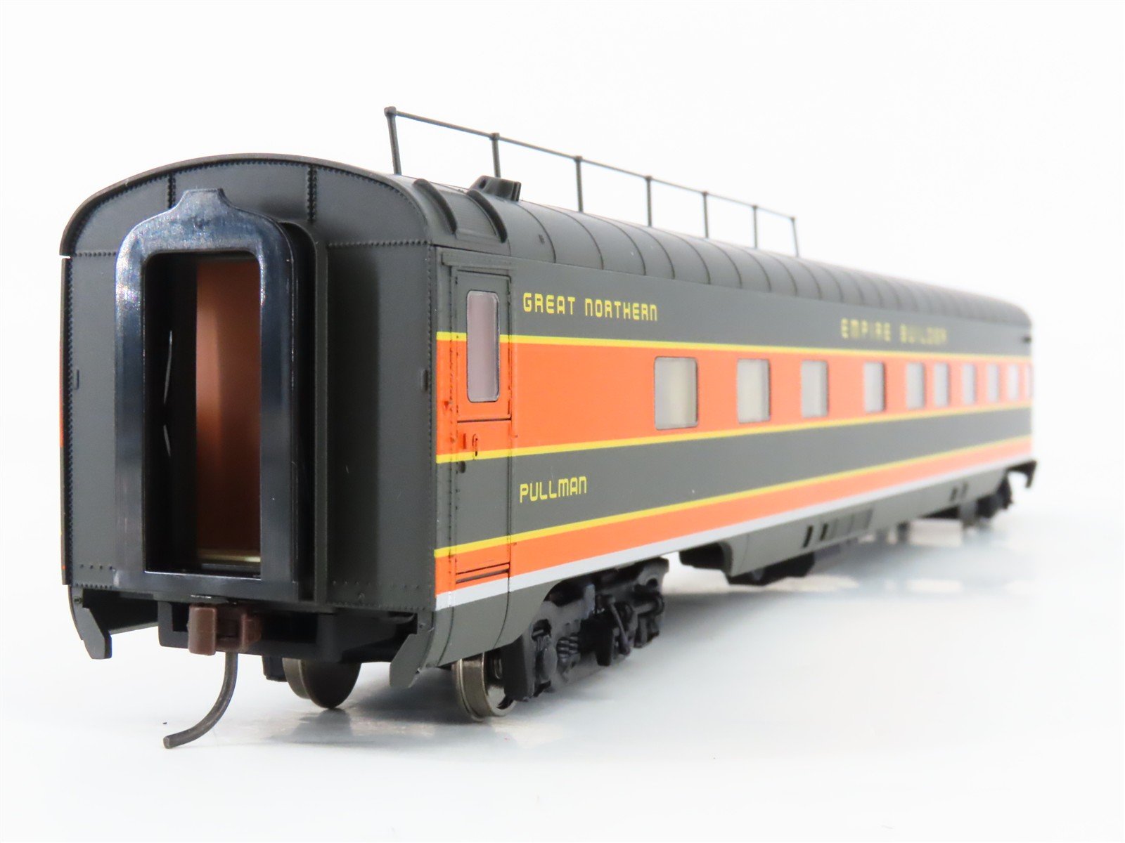 HO Scale Walthers 932-9038 GN Empire Builder Lounge-Obs Passenger Car