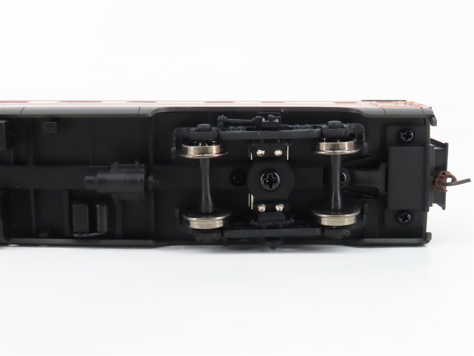 HO Scale Walthers 932-9038 GN Empire Builder Lounge-Obs Passenger Car