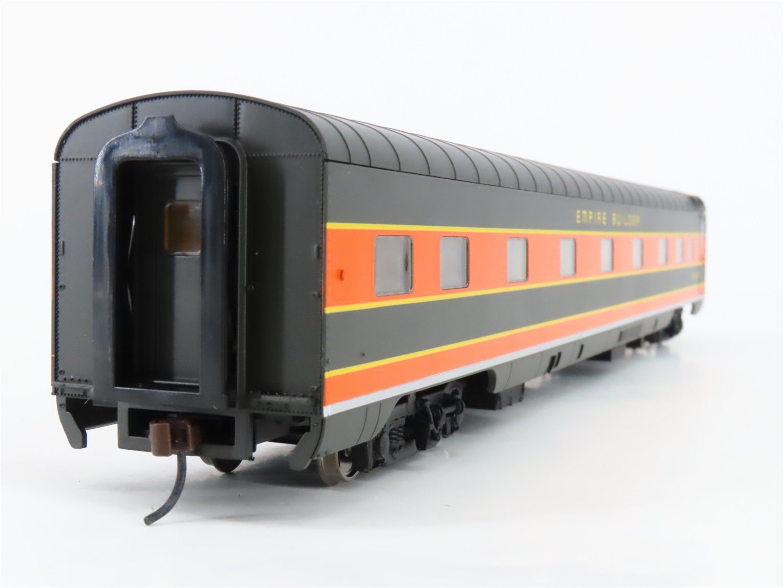 HO Scale Walthers 932-9074 GN Great Northern 6-5-2 Sleeper Passenger Car