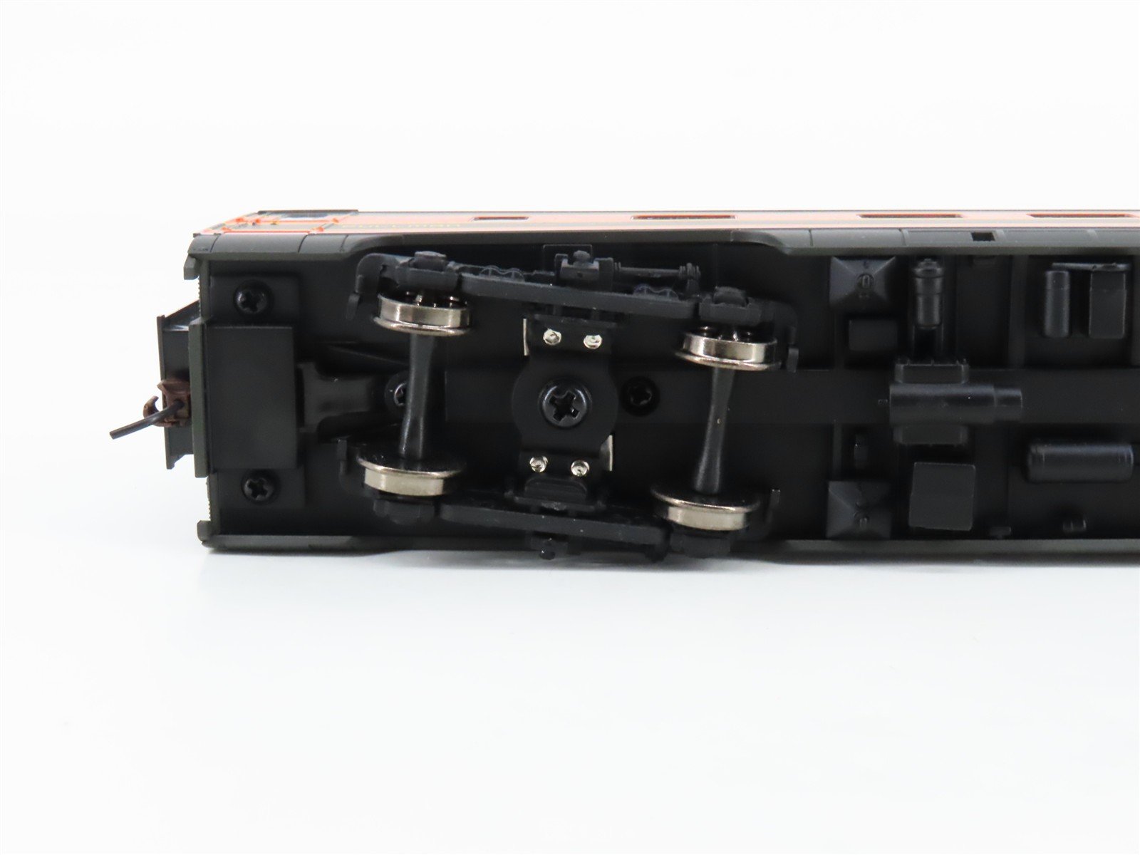 HO Scale Walthers 932-9074 GN Great Northern 6-5-2 Sleeper Passenger Car