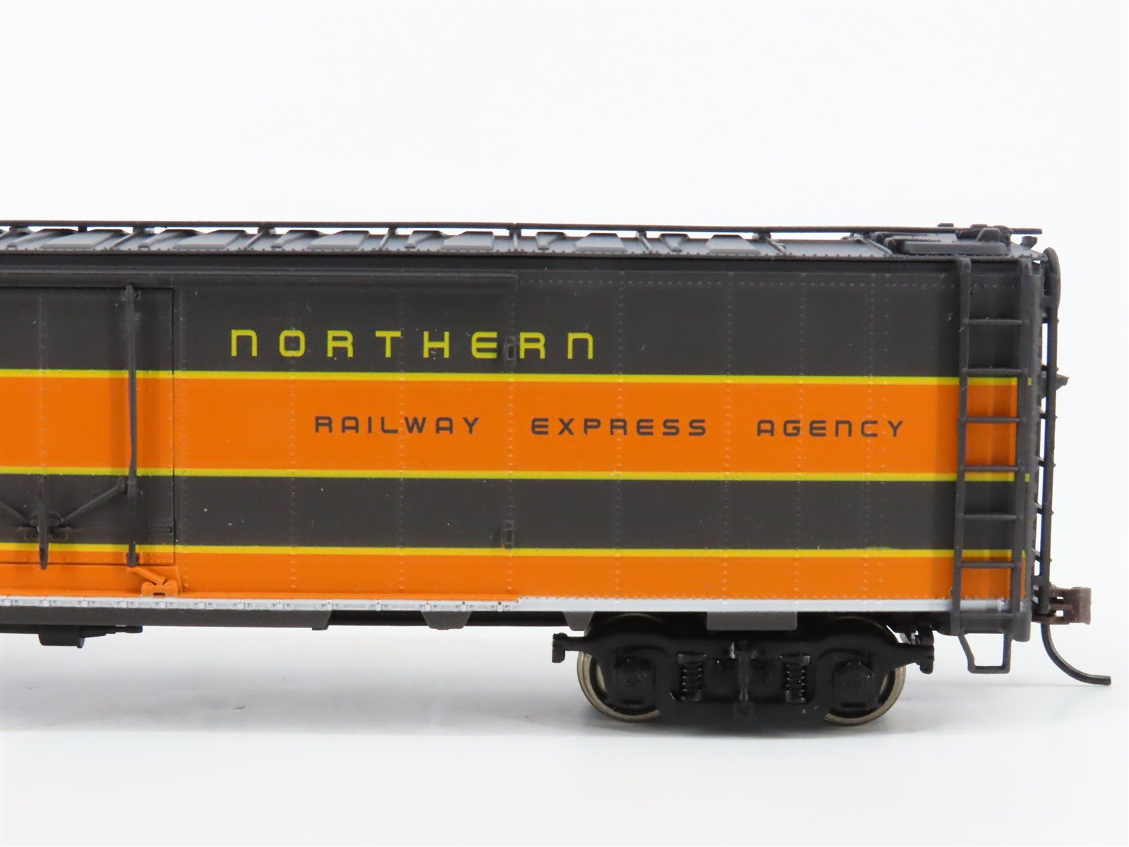 HO Scale Walthers 932-6045 REX Great Northern 50' Express Reefer Car #2208