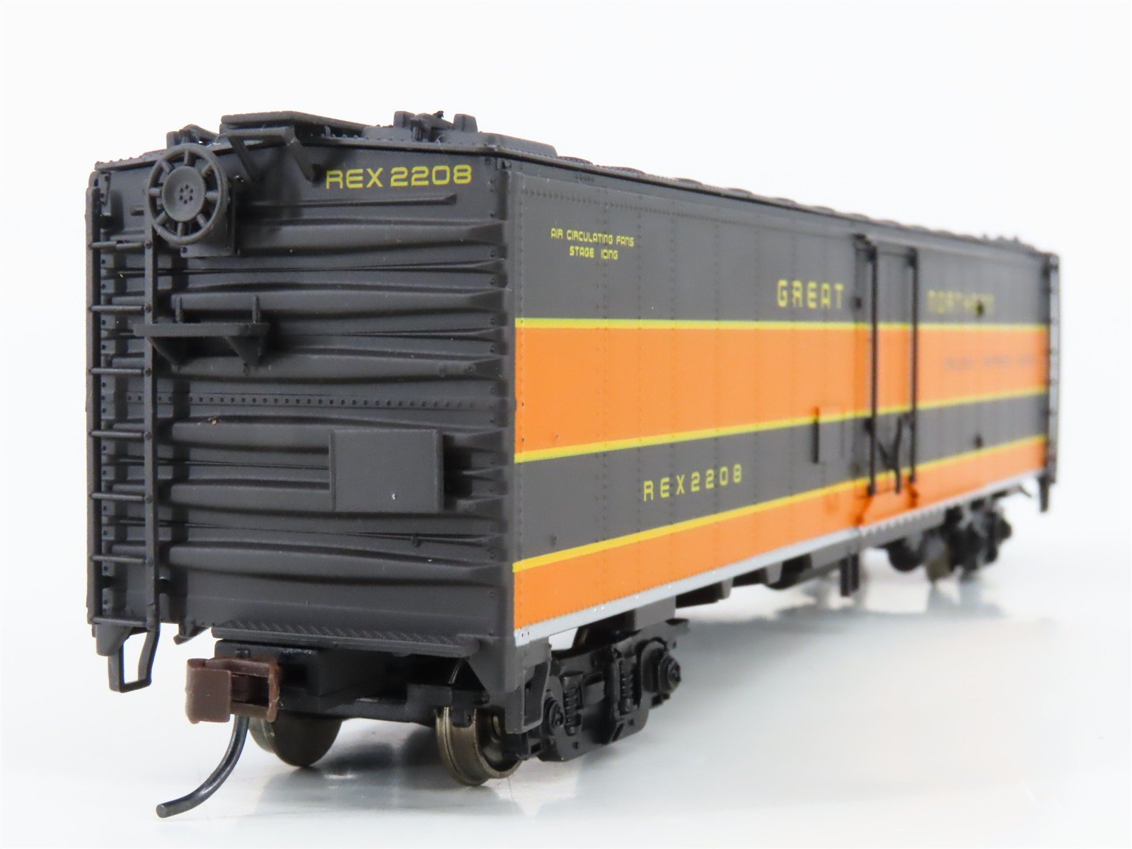 HO Scale Walthers 932-6045 REX Great Northern 50' Express Reefer Car #2208