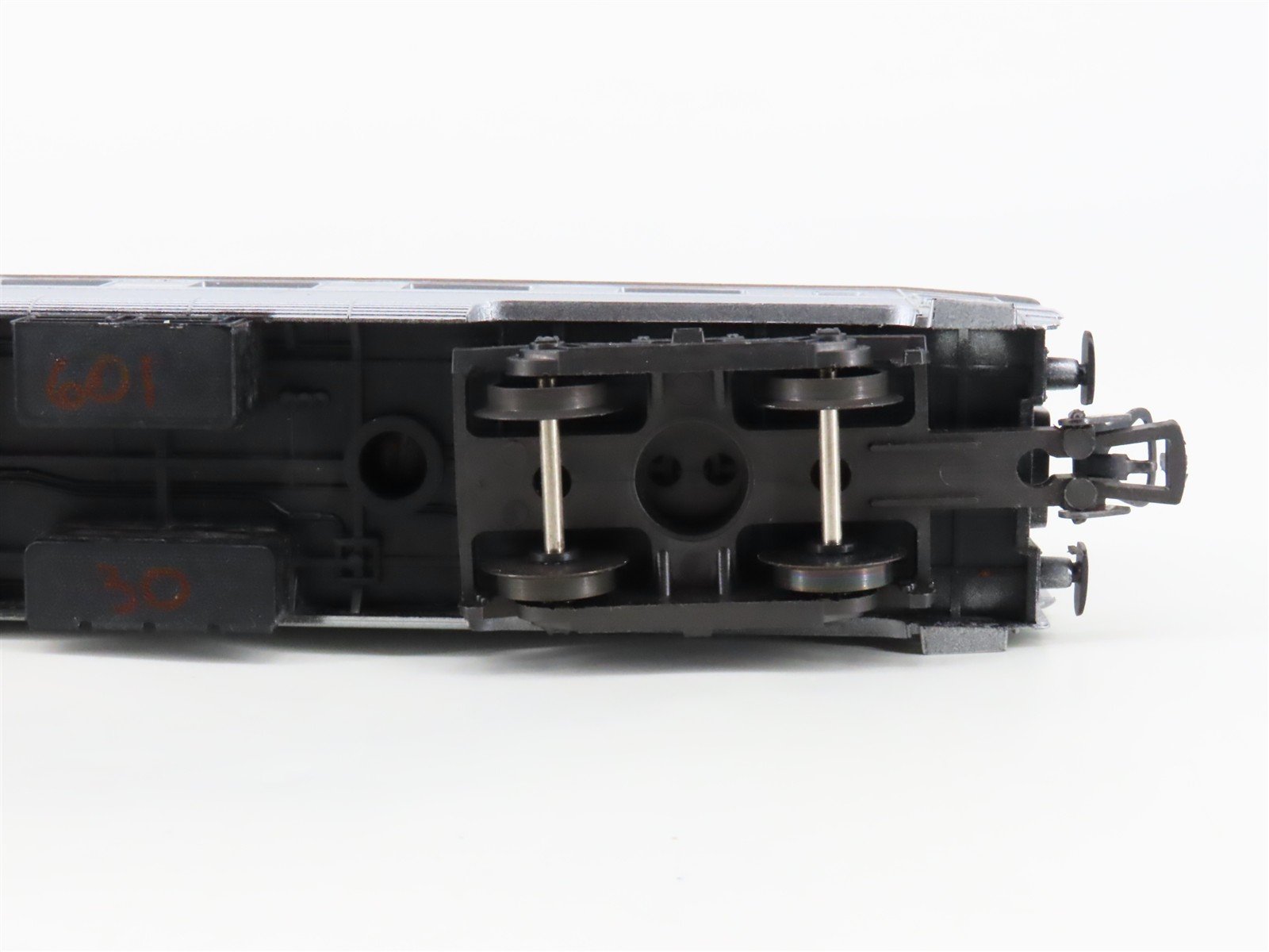 HO Scale Lima 9113 SNCF French National 1st Class Passenger Car