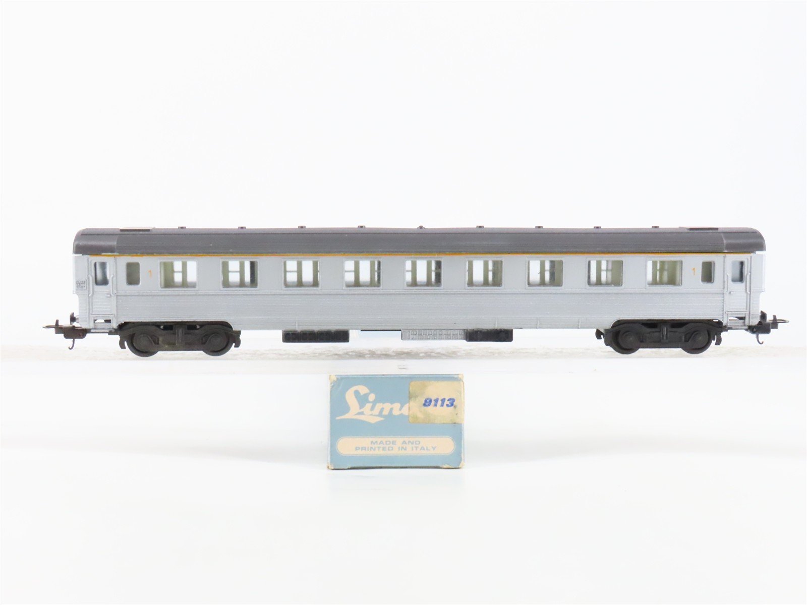 HO Scale Lima 9113 SNCF French National 1st Class Passenger Car