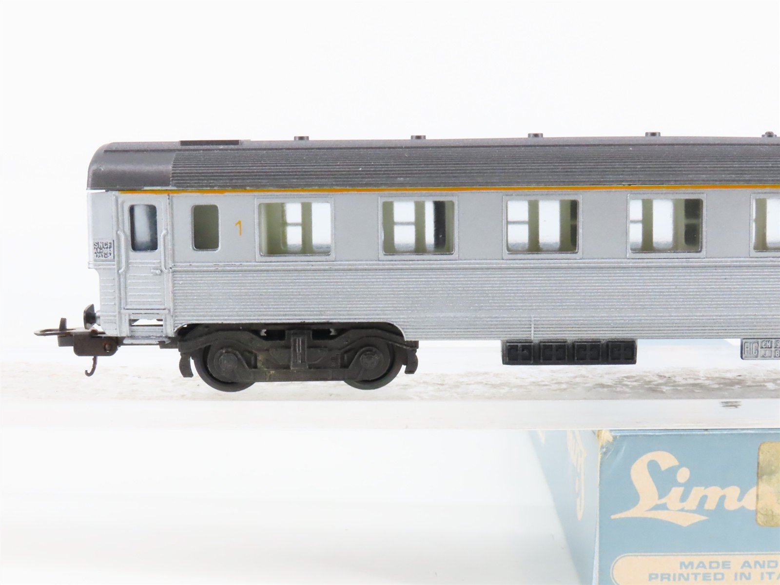 HO Scale Lima 9113 SNCF French National 1st Class Passenger Car