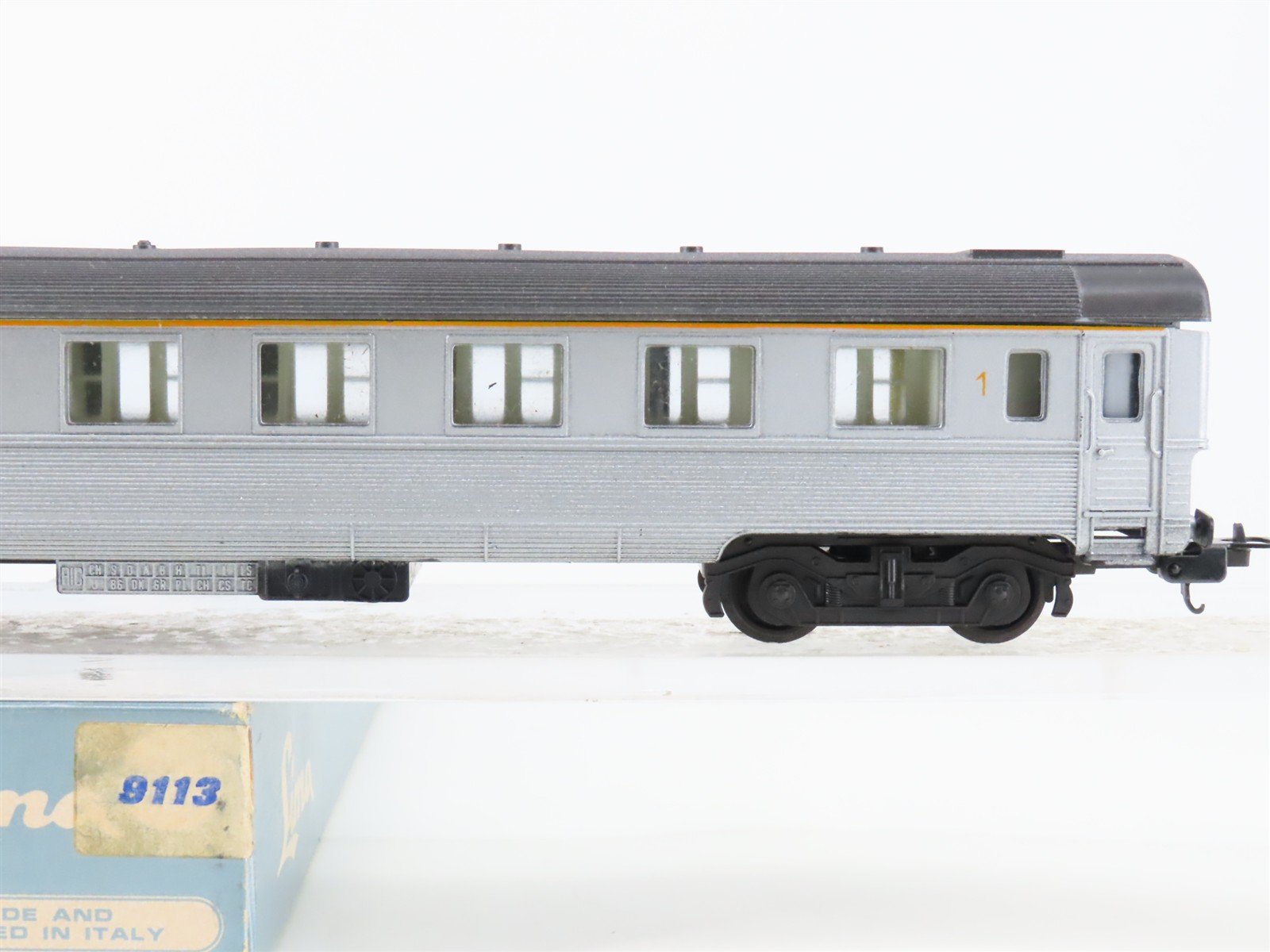HO Scale Lima 9113 SNCF French National 1st Class Passenger Car