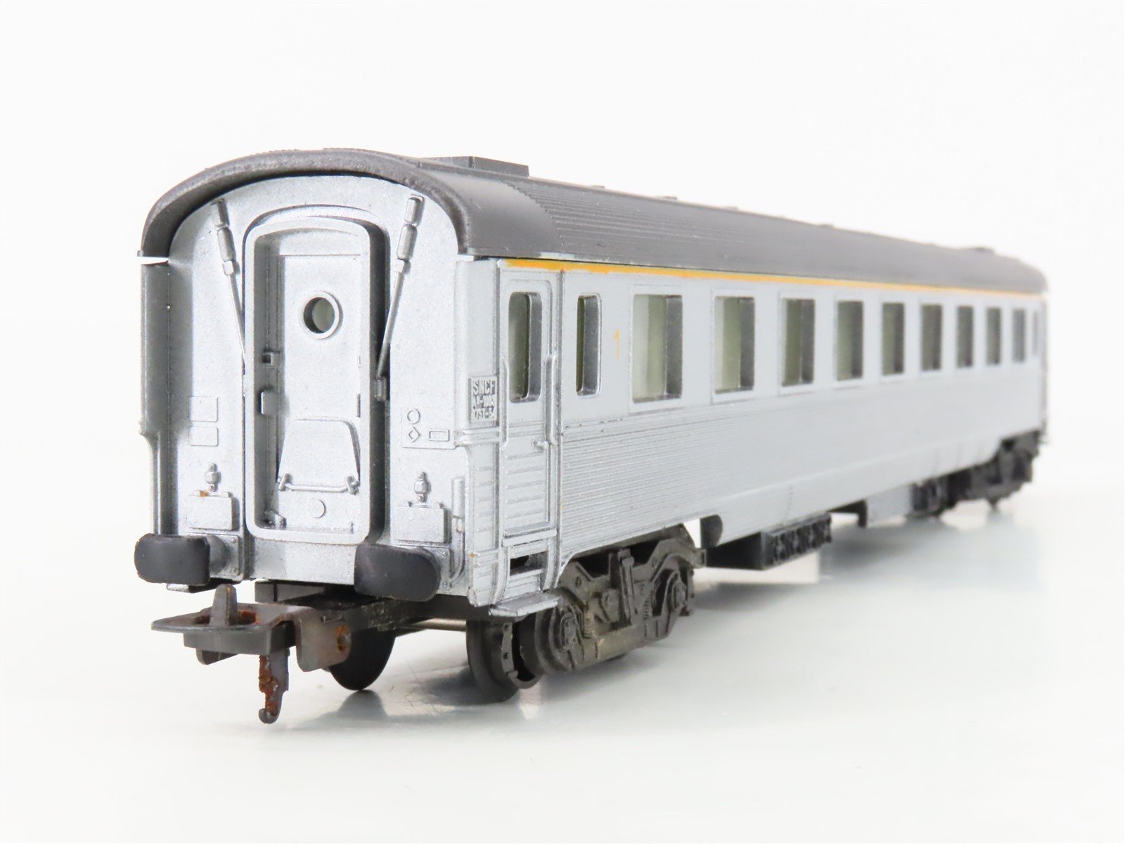 HO Scale Lima 9113 SNCF French National 1st Class Passenger Car
