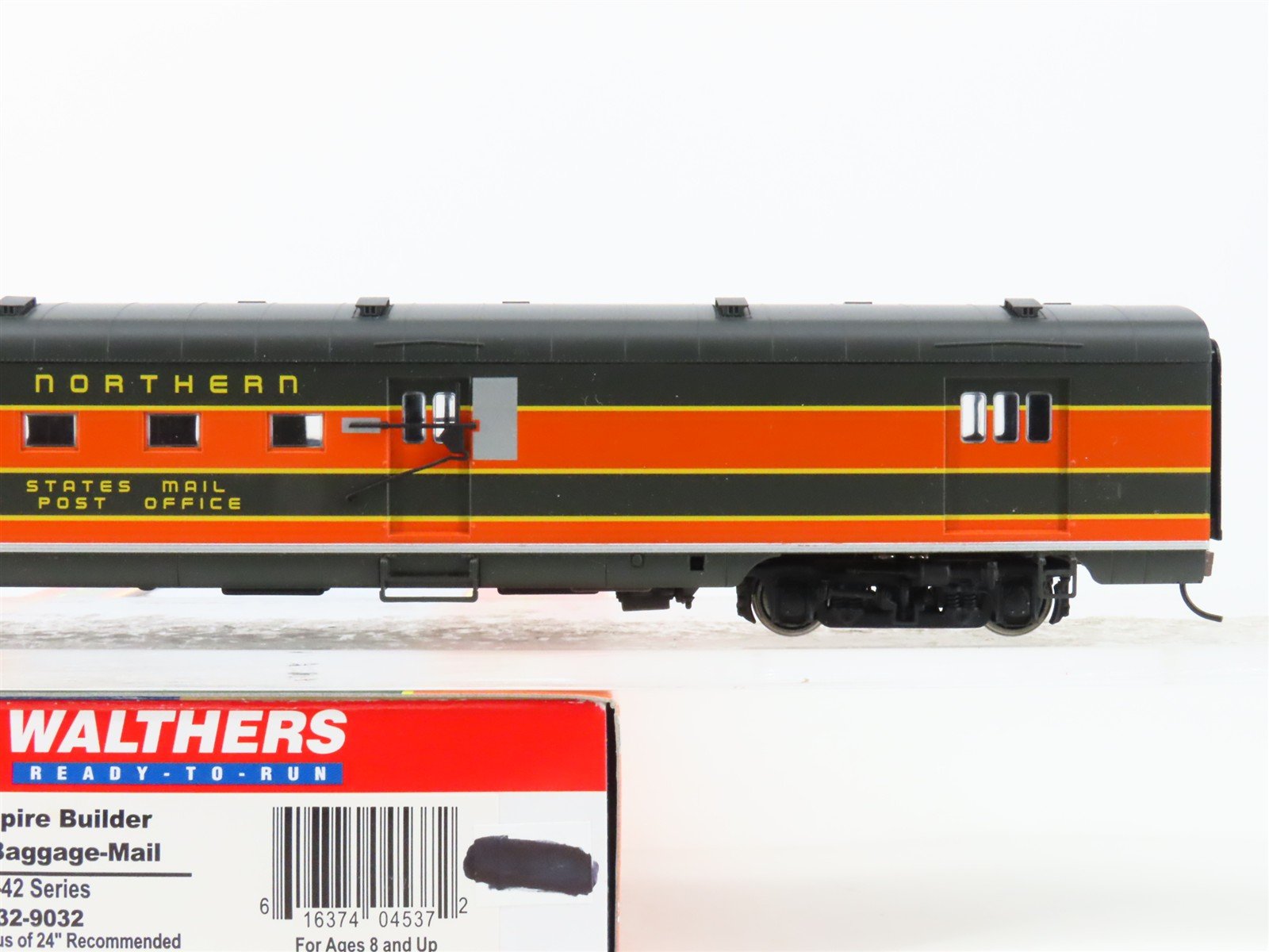 HO Scale Walthers 932-9032 GN Empire Builder Baggage-Mail Passenger Car