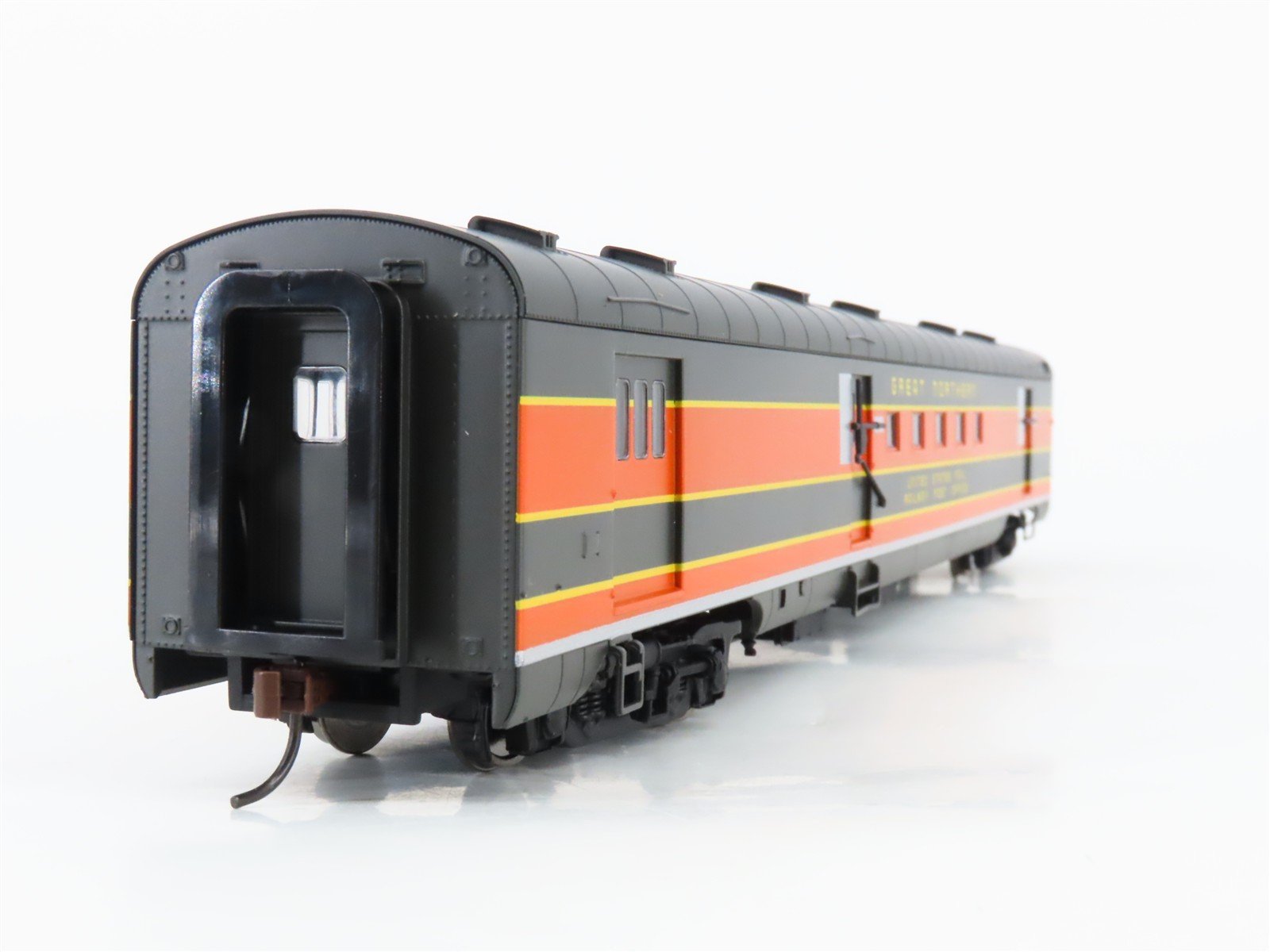 HO Scale Walthers 932-9032 GN Empire Builder Baggage-Mail Passenger Car