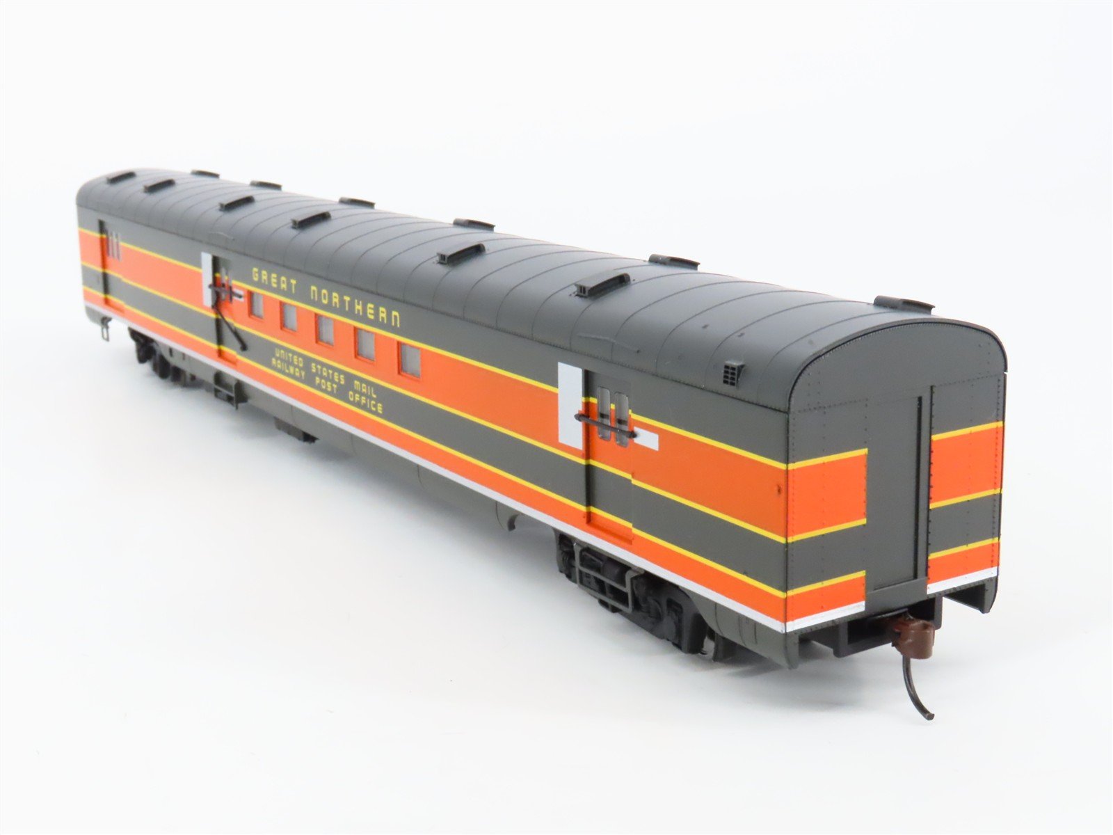 HO Scale Walthers 932-9032 GN Empire Builder Baggage-Mail Passenger Car
