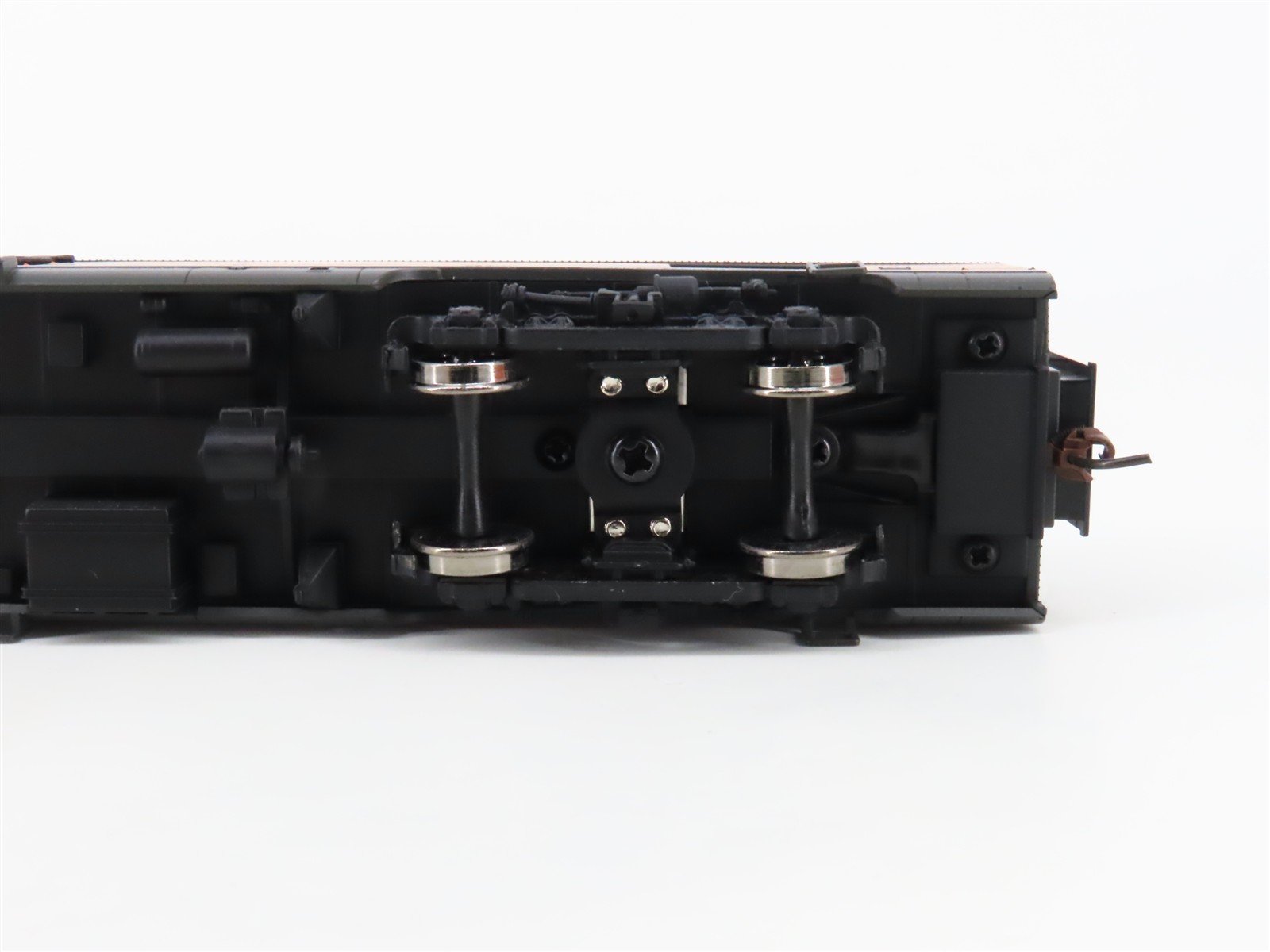 HO Scale Walthers 932-9032 GN Empire Builder Baggage-Mail Passenger Car