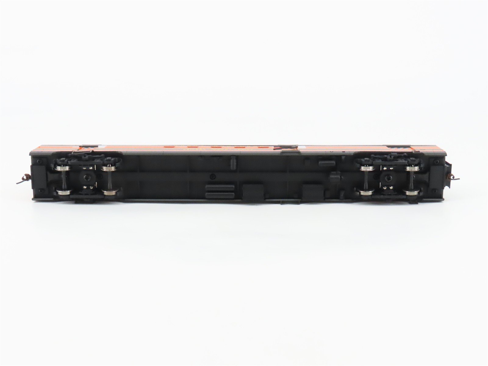 HO Scale Walthers 932-9032 GN Empire Builder Baggage-Mail Passenger Car