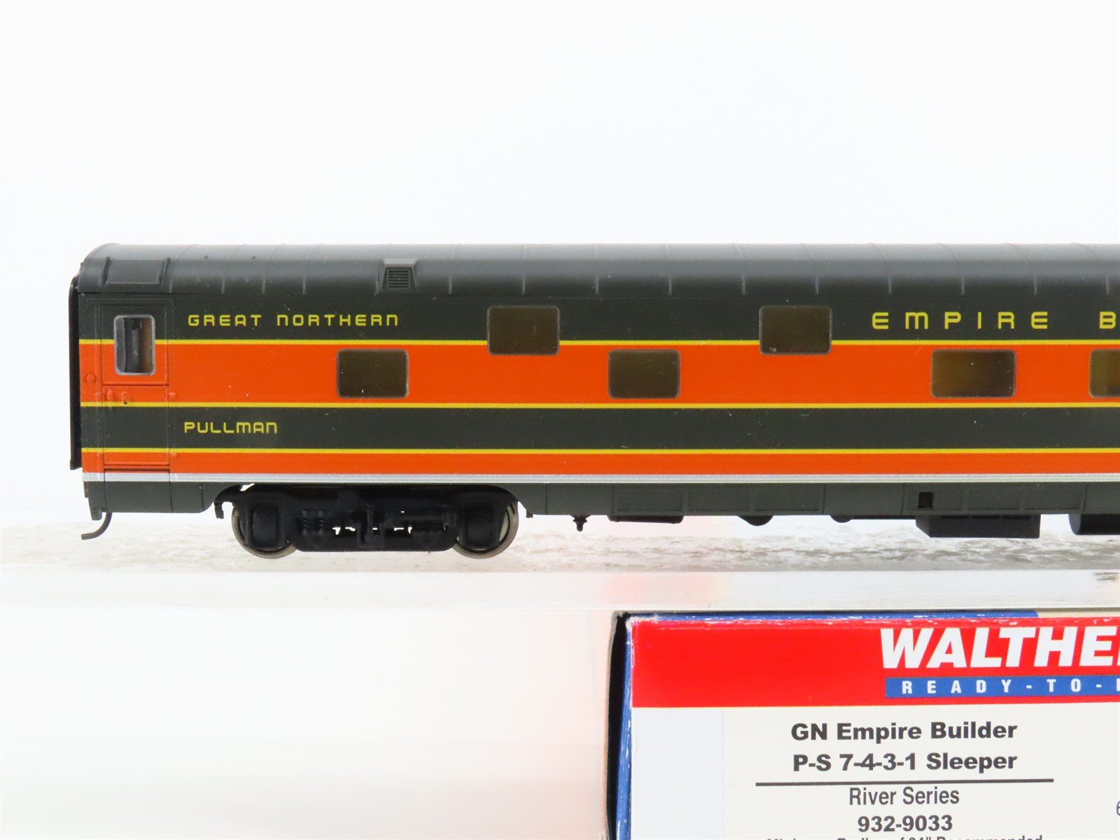 HO Scale Walthers 932-9033 GN Empire Builder 7-4-3-1 Sleeper Passenger Car