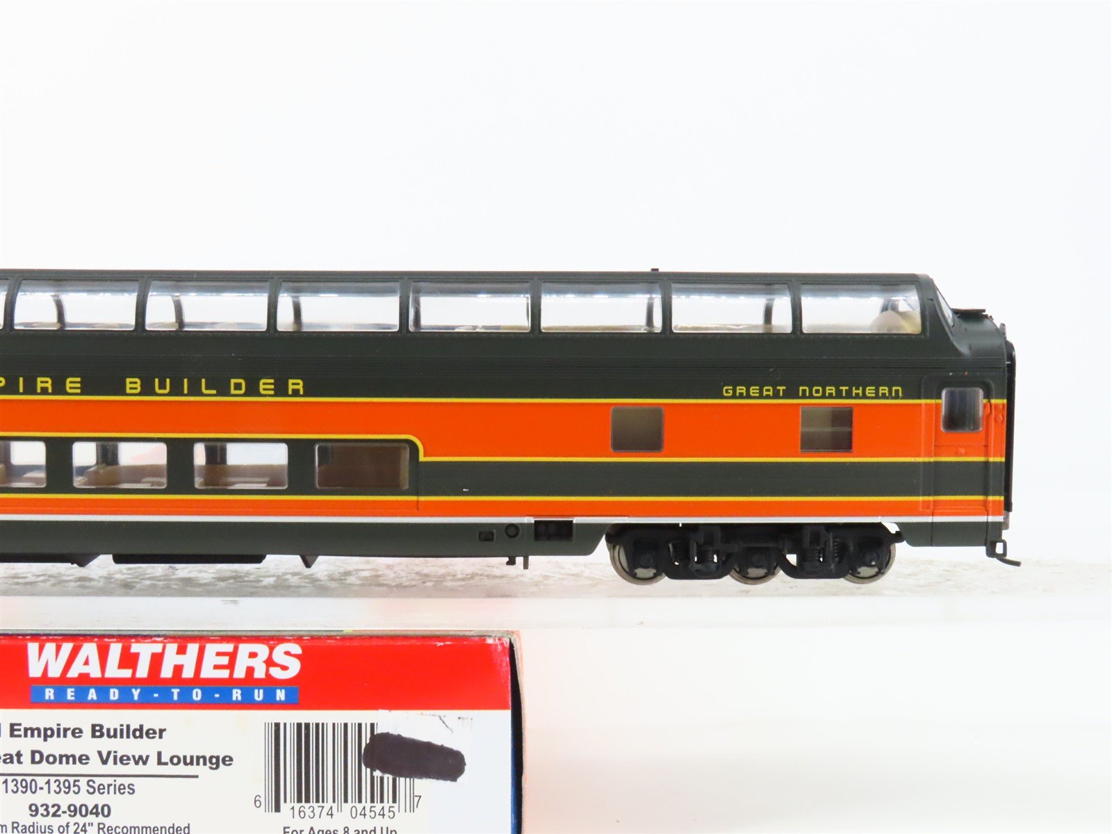 HO Scale Walthers 932-9040 GN Empire Builder Great Dome Lounge Passenger Car