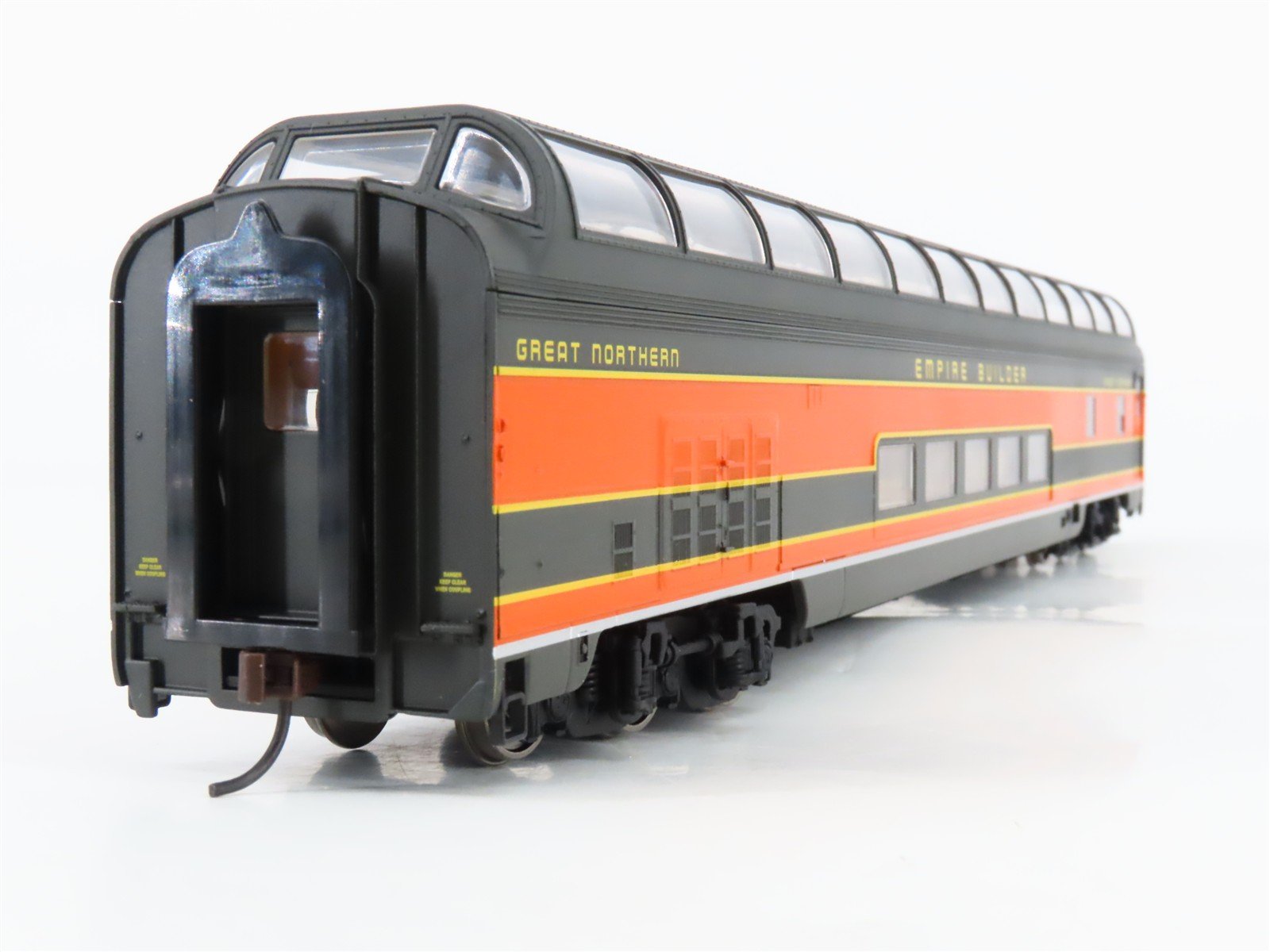 HO Scale Walthers 932-9040 GN Empire Builder Great Dome Lounge Passenger Car