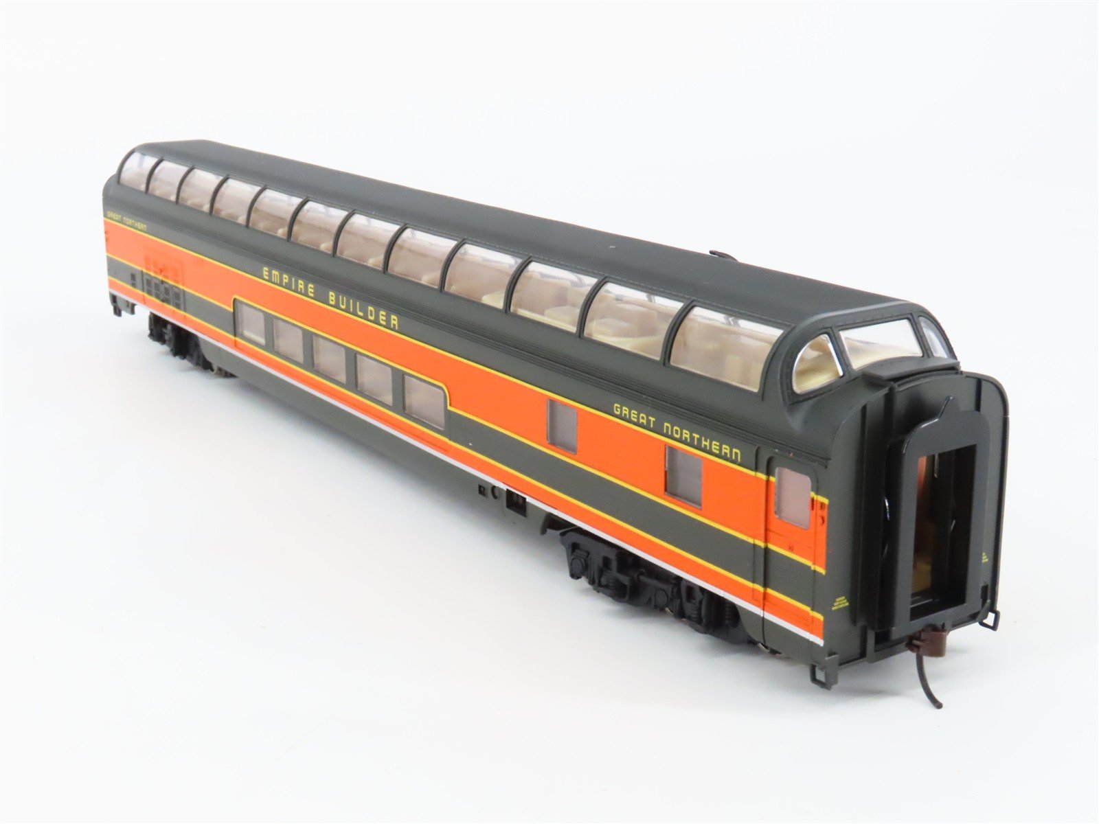 HO Scale Walthers 932-9040 GN Empire Builder Great Dome Lounge Passenger Car