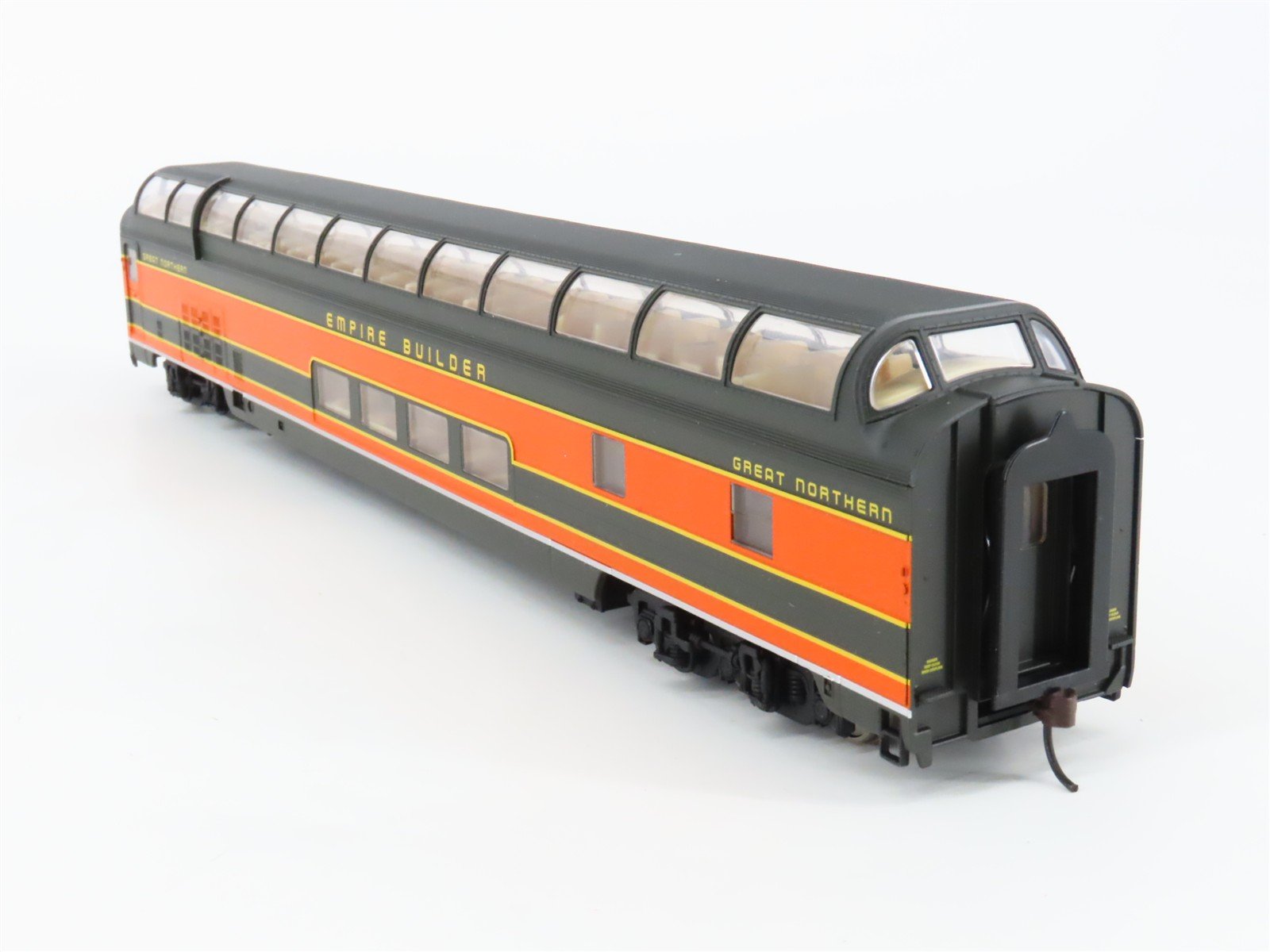 HO Scale Walthers 932-9040 GN Empire Builder Great Dome Lounge Passenger Car