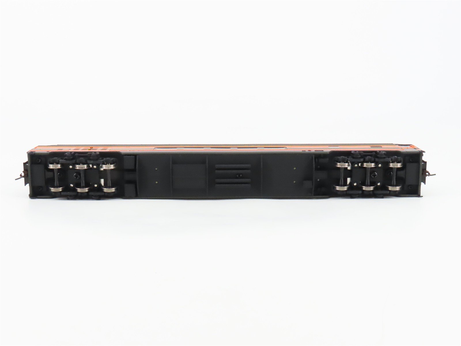 HO Scale Walthers 932-9040 GN Empire Builder Great Dome Lounge Passenger Car