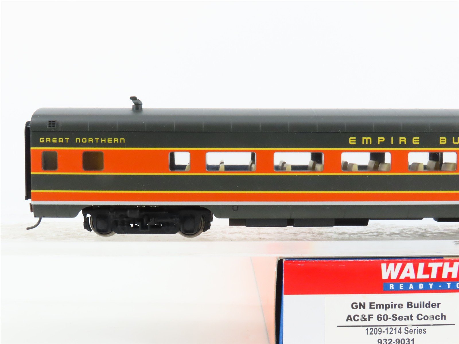 HO Scale Walthers 932-9031 GN Empire Builder AC&F 60-Seat Coach Passenger Car