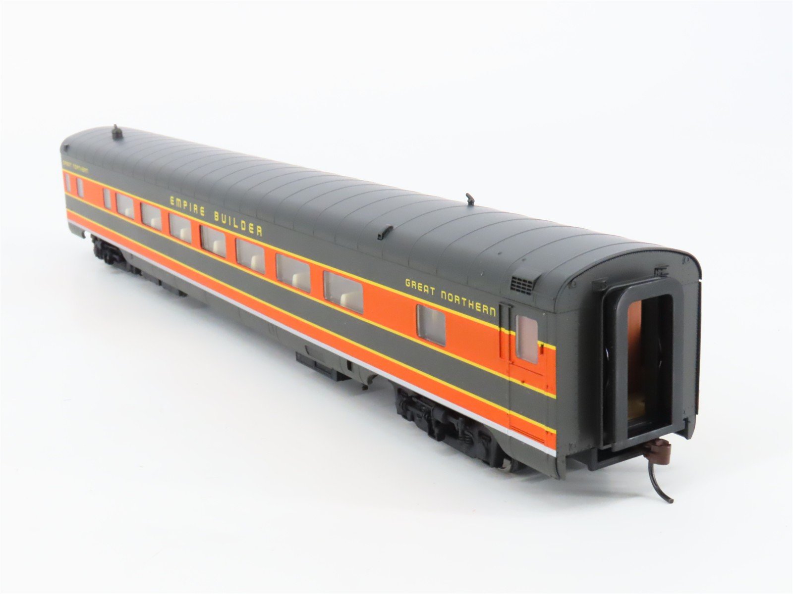 HO Scale Walthers 932-9031 GN Empire Builder AC&F 60-Seat Coach Passenger Car