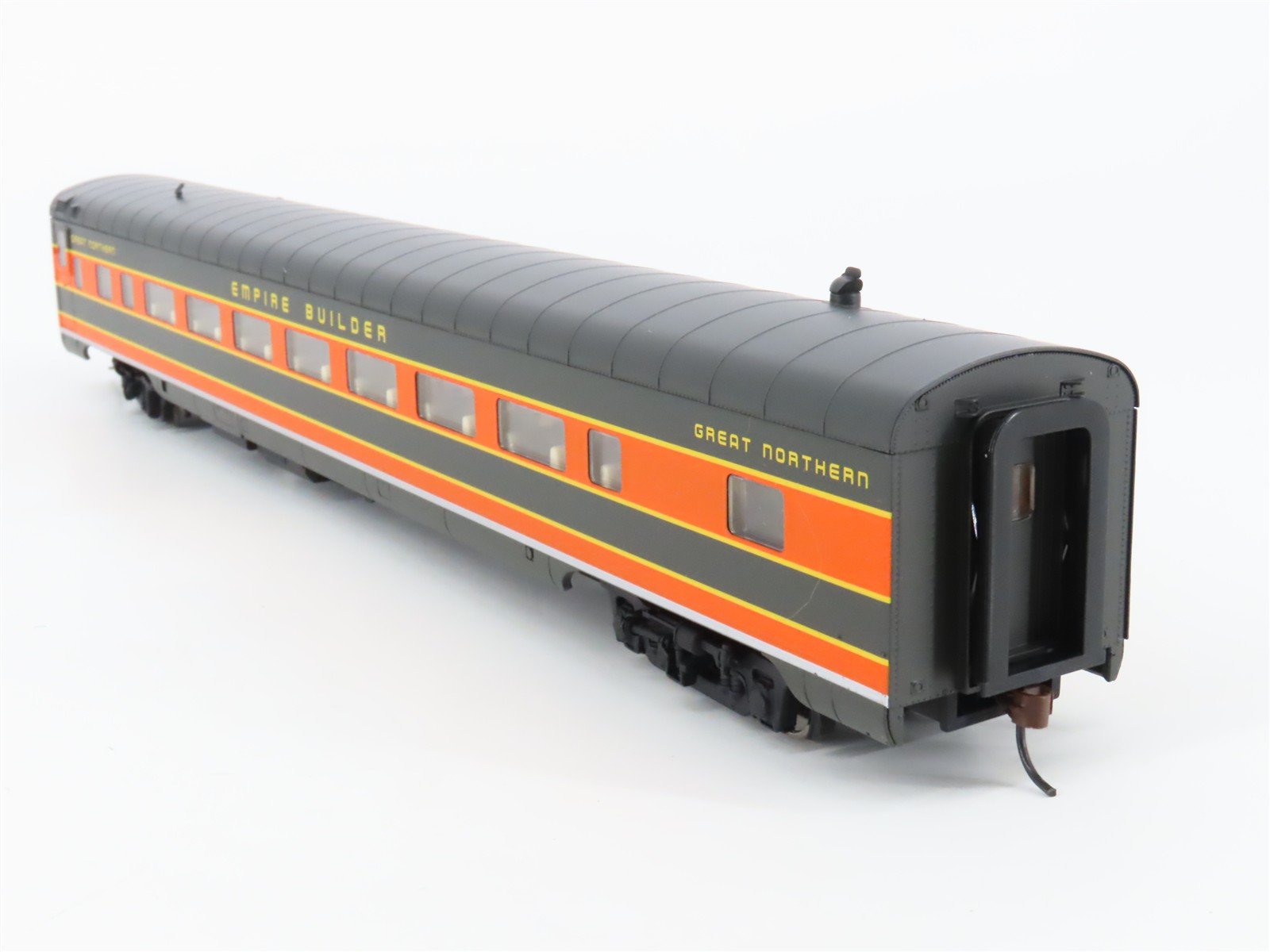 HO Scale Walthers 932-9031 GN Empire Builder AC&F 60-Seat Coach Passenger Car