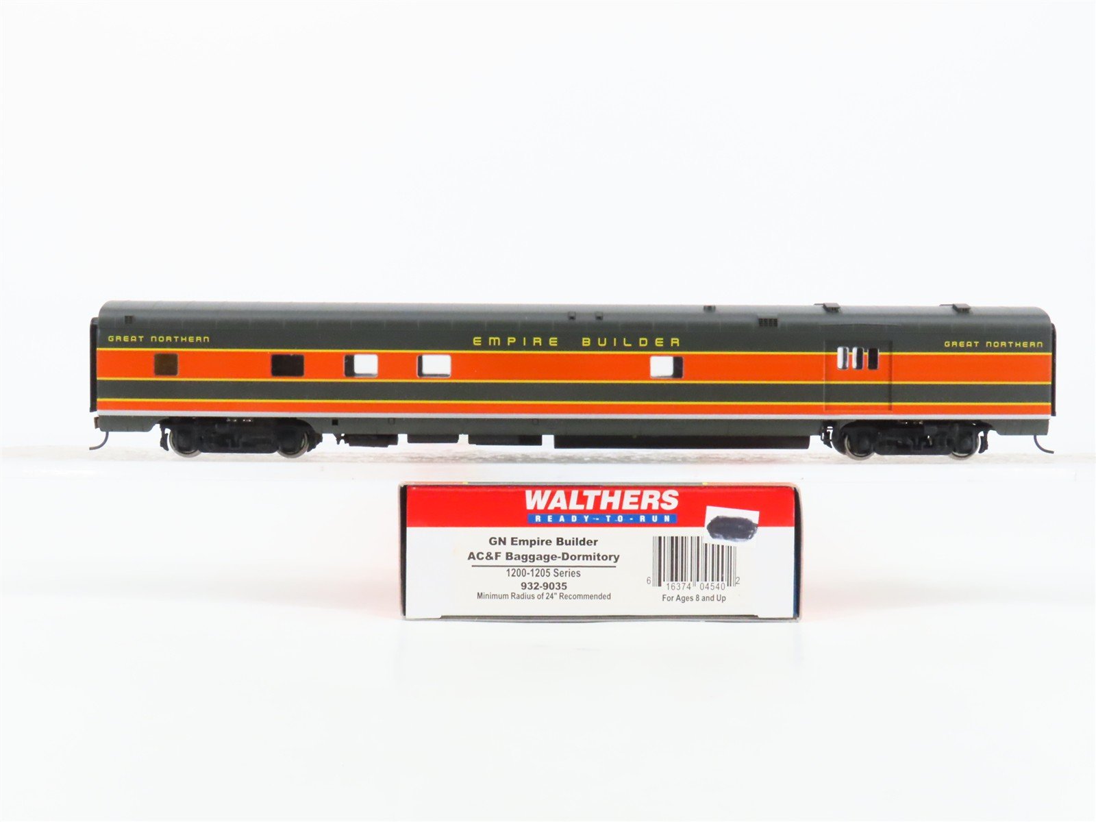 HO Scale Walthers 932-9035 GN Empire Builder AC&F 60-Seat Coach Passenger Car