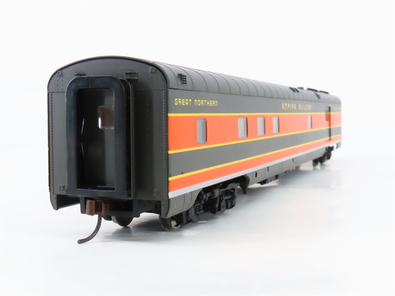 HO Scale Walthers 932-9035 GN Empire Builder AC&F 60-Seat Coach Passenger Car