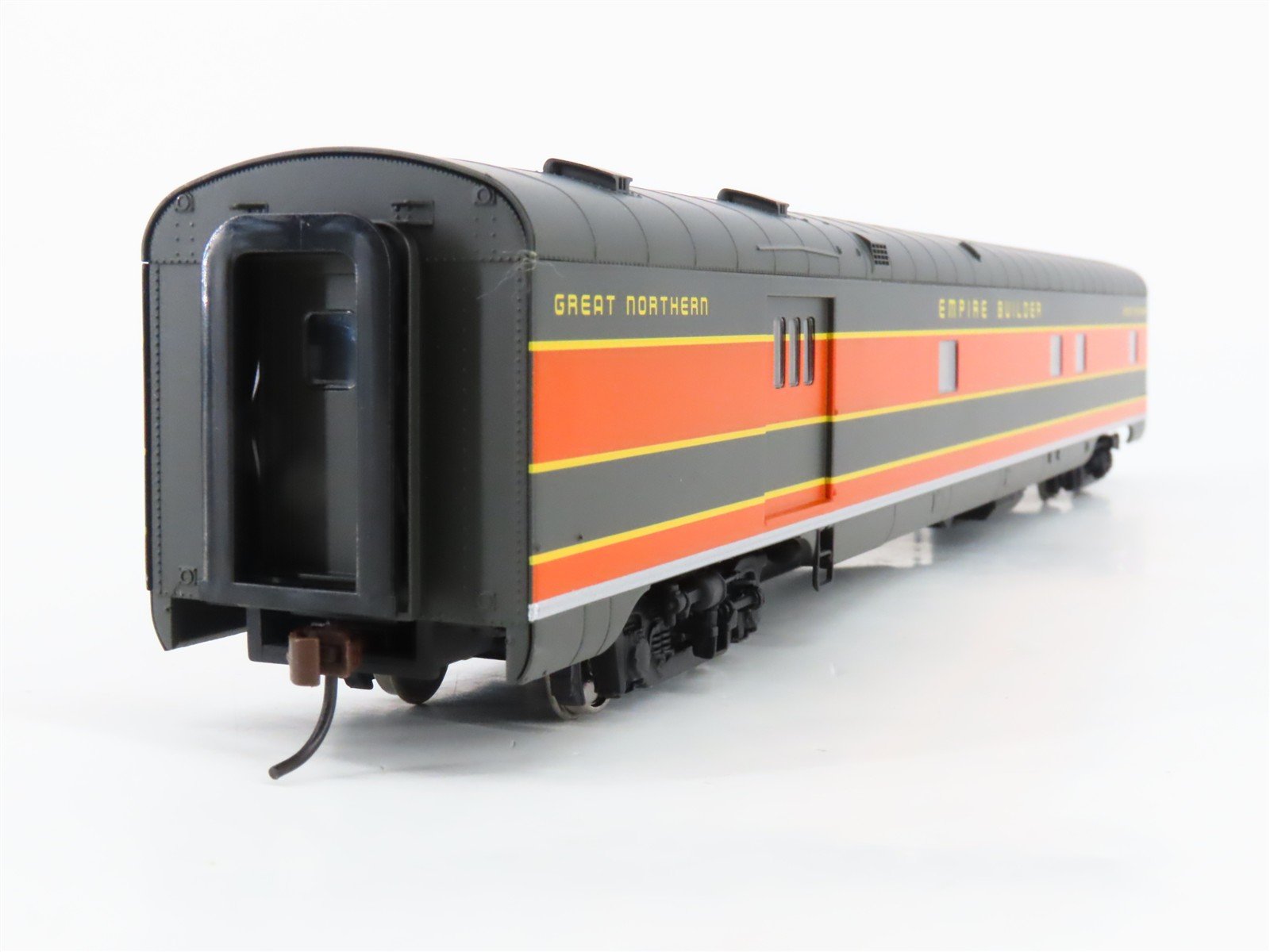 HO Scale Walthers 932-9035 GN Empire Builder AC&F 60-Seat Coach Passenger Car