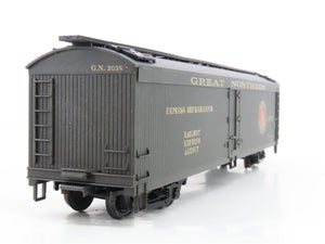 HO Scale Athearn GN Great Northern Express Refrigerator Car #2038