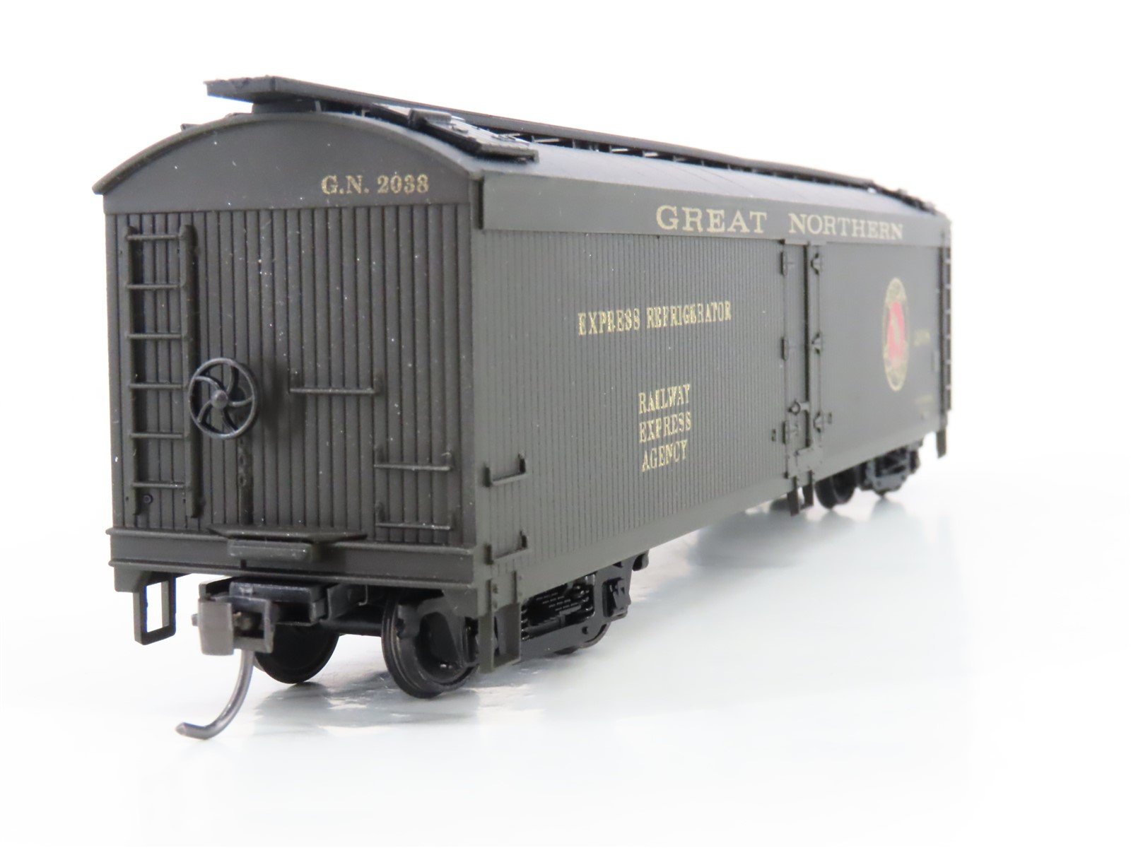HO Scale Athearn GN Great Northern Express Refrigerator Car #2038