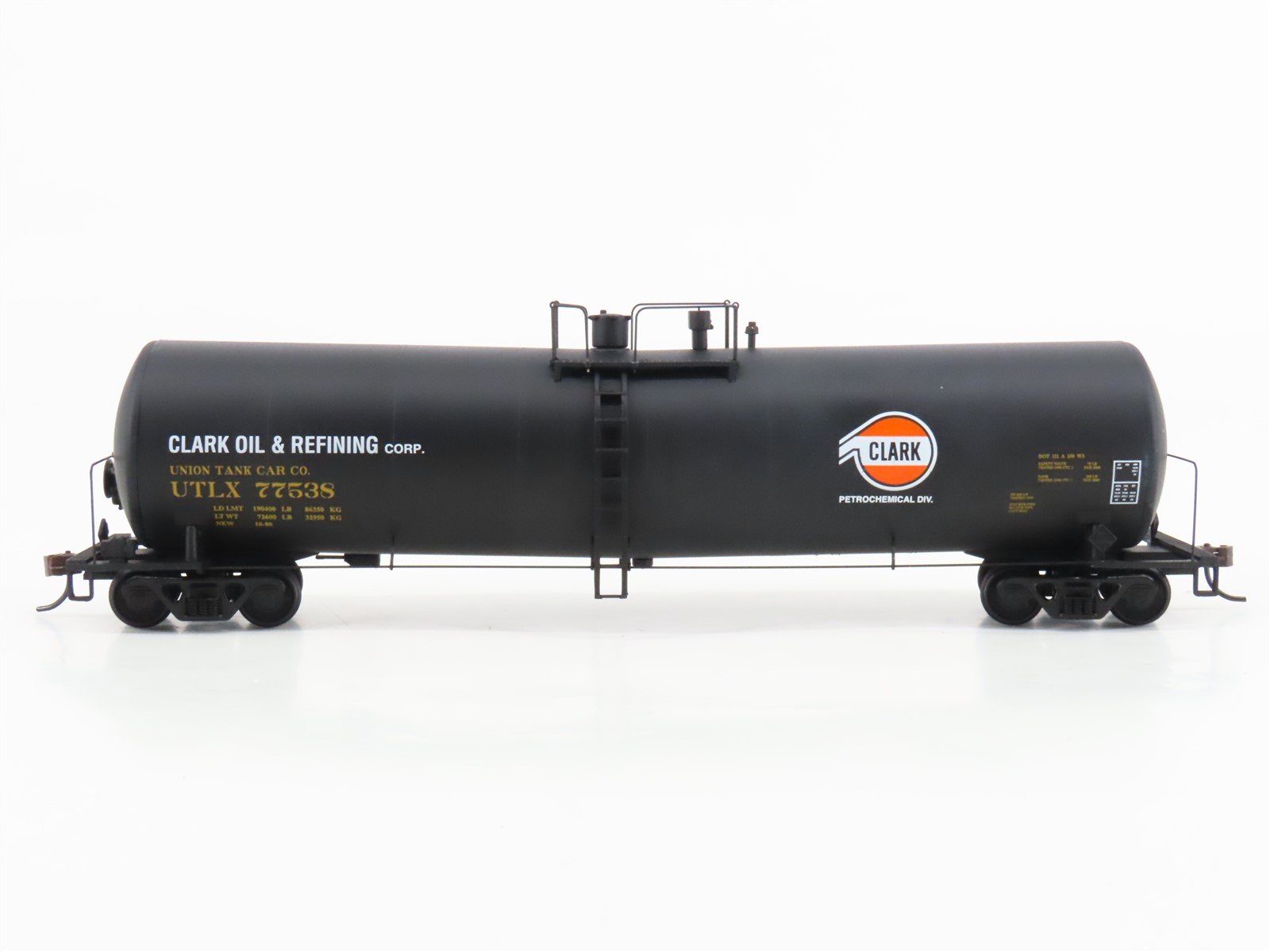 HO Scale Walthers 932-7261 UTLX Clark Oil & Refining 23k Gal Tankcar #77538