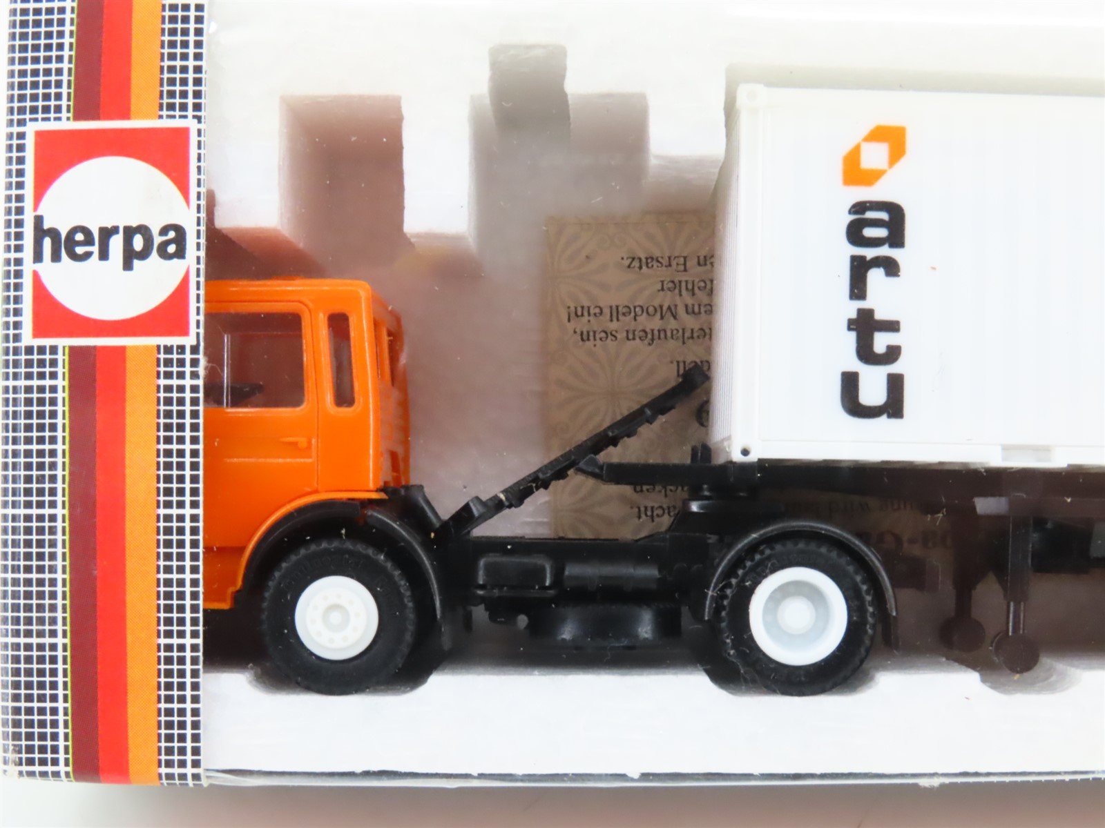 HO Scale Herpa 820220 Orange Tractor w/Artu Container