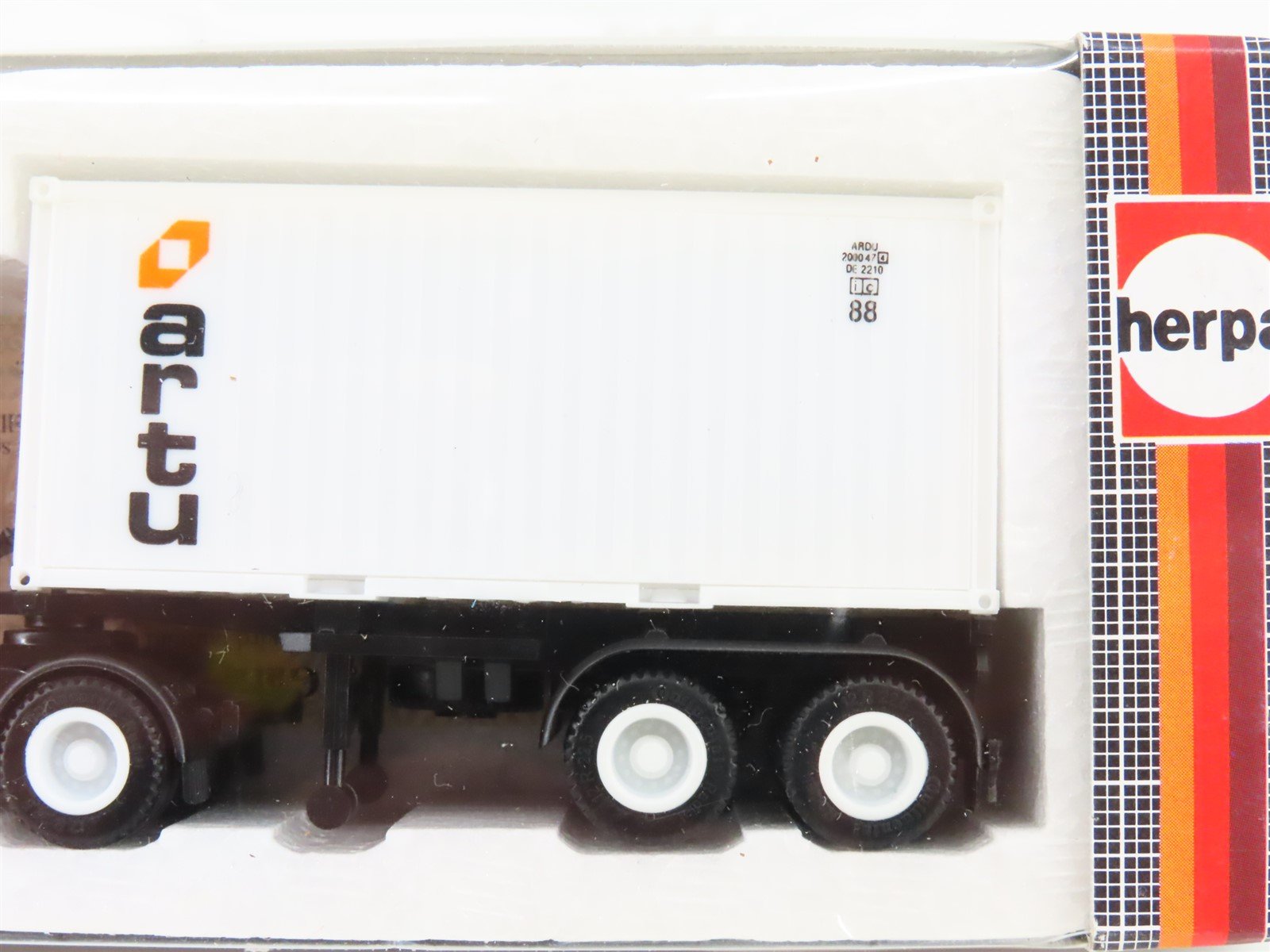 HO Scale Herpa 820220 Orange Tractor w/Artu Container