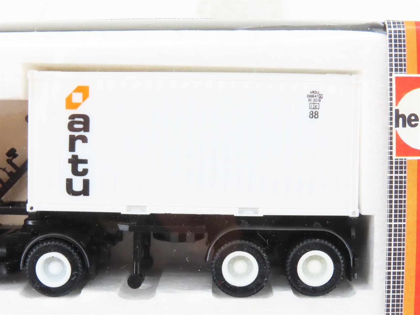 HO Scale Herpa 820220 Orange Tractor w/Artu Container